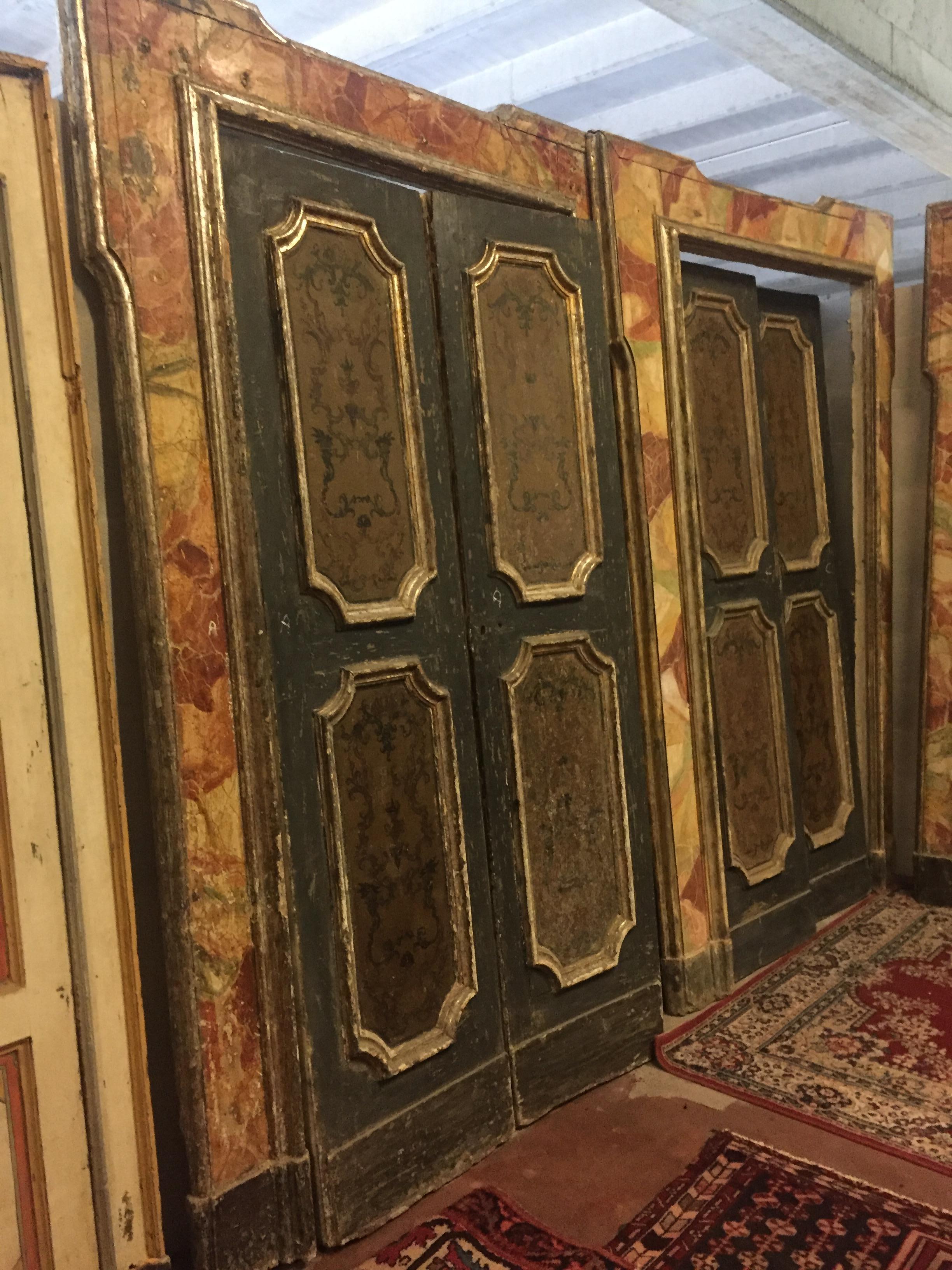 Antique set of 4 double-leaf indoor doors, with lacquered frame in imitation peach-colored marble, with orange, yellow and green.
The doors have golden and silvery molures, they are a dark green color, with original hand painted paintings from the