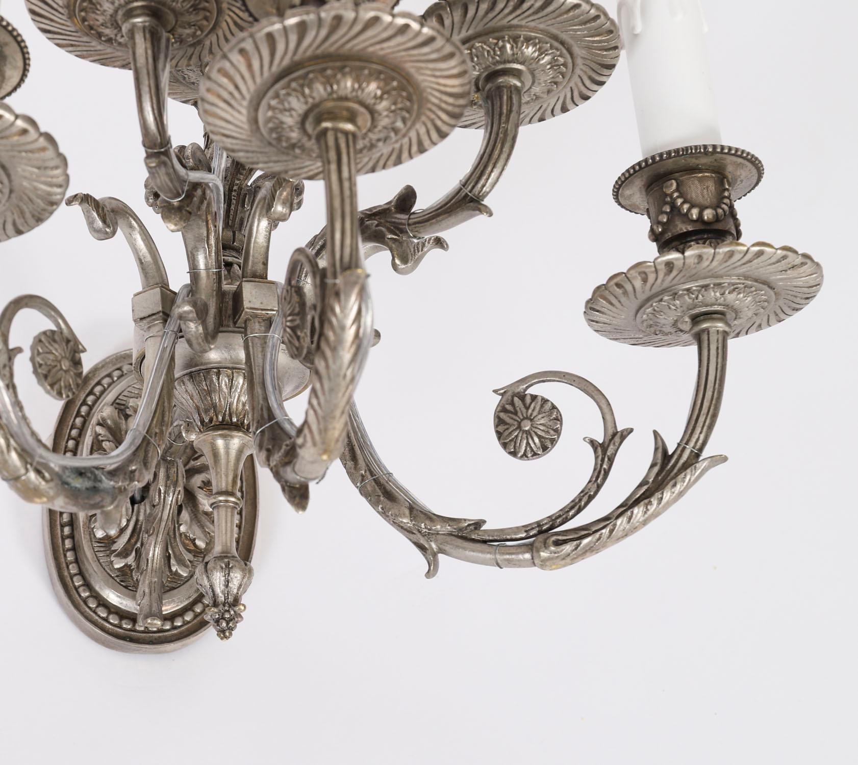 Antico set di 4 lampade da parete a sei rami Luigi VI Revival placcate in argento XX secolo in vendita 1