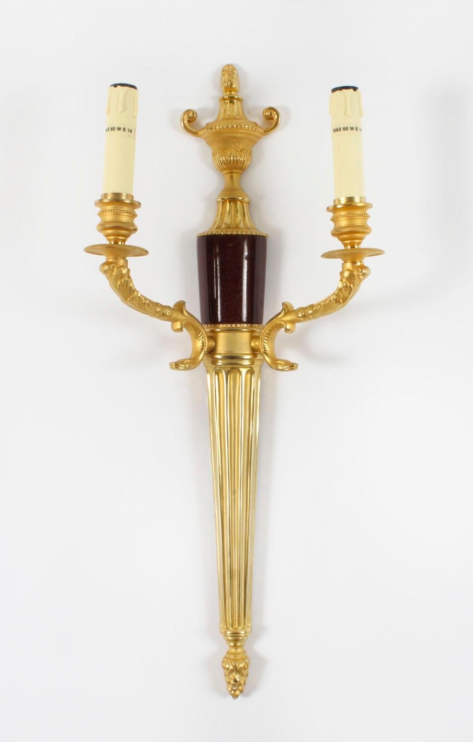 Antico set di 4 lampade da parete a rami gemelli in marmo rosso venato e ormolu, XX secolo In condizioni buone in vendita a London, GB