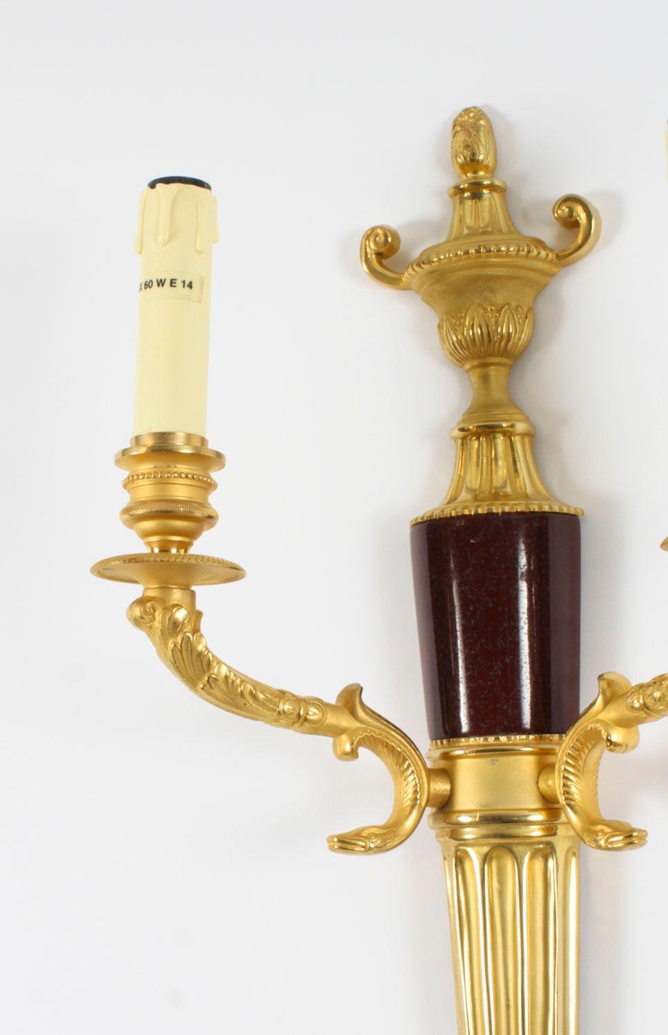 Antico set di 4 lampade da parete a rami gemelli in marmo rosso venato e ormolu, XX secolo in vendita 2