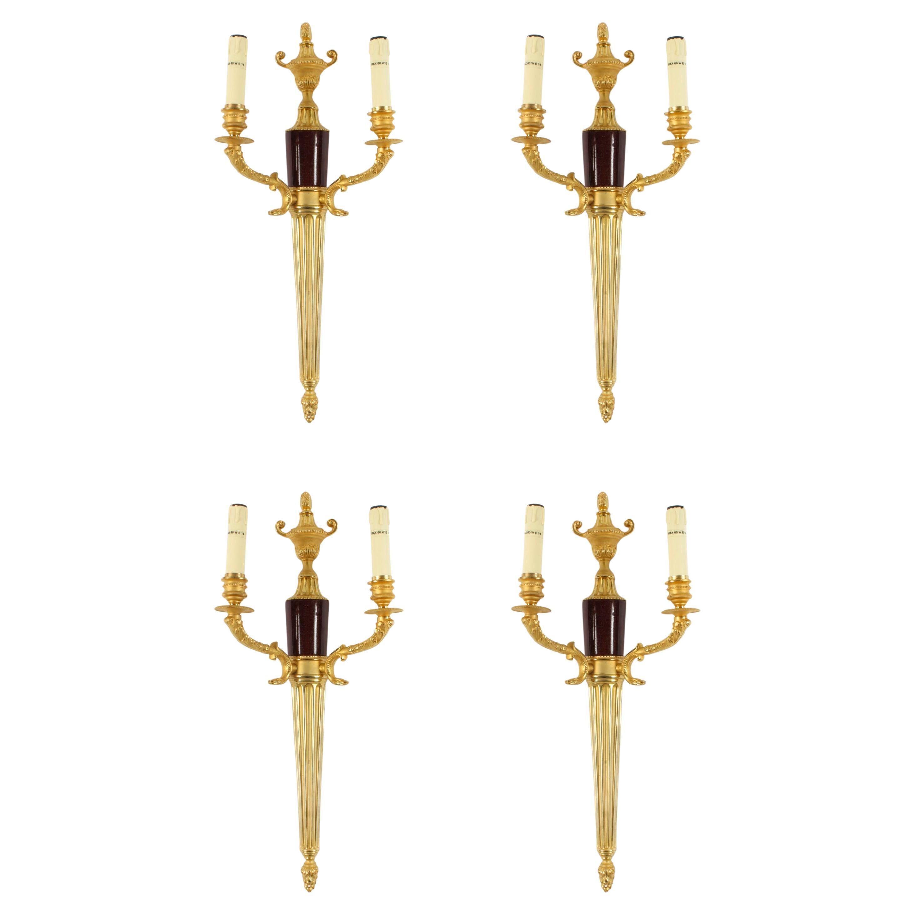 Antico set di 4 lampade da parete a rami gemelli in marmo rosso venato e ormolu, XX secolo