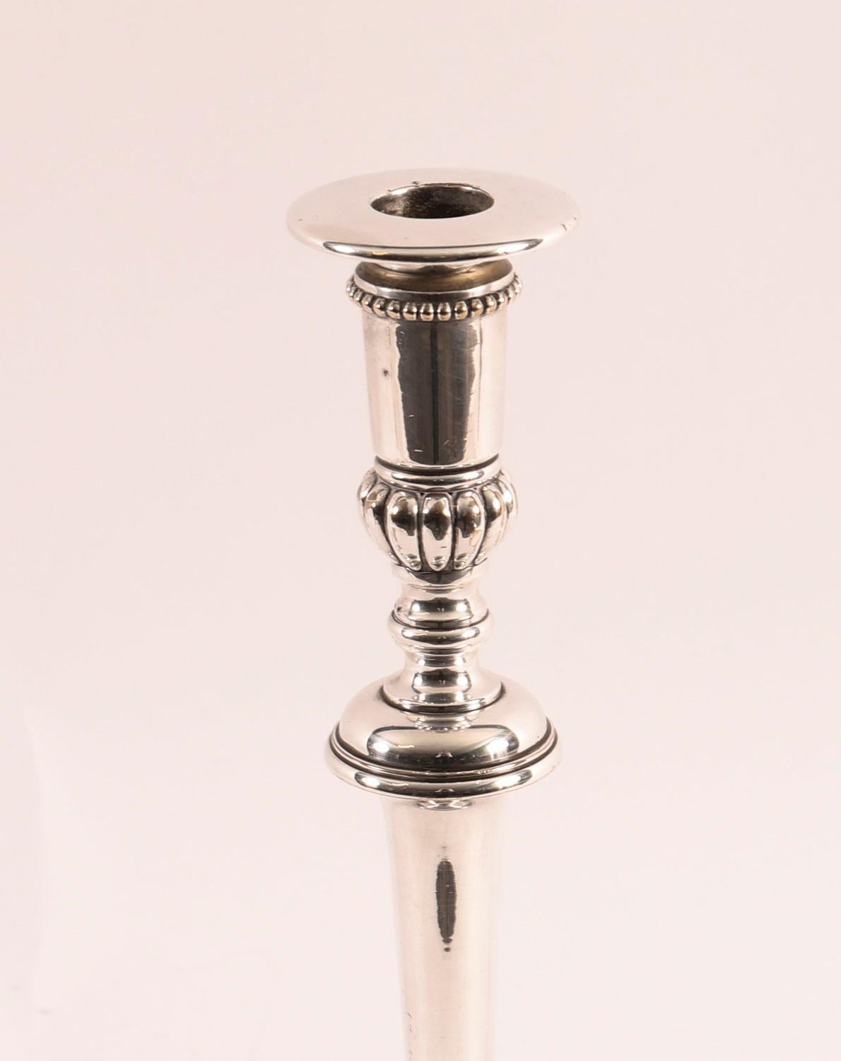 Neoclassical Antique Set 4 Silver Plated Candlesticks, Gibbons of Wolverhampton 20th Century For Sale