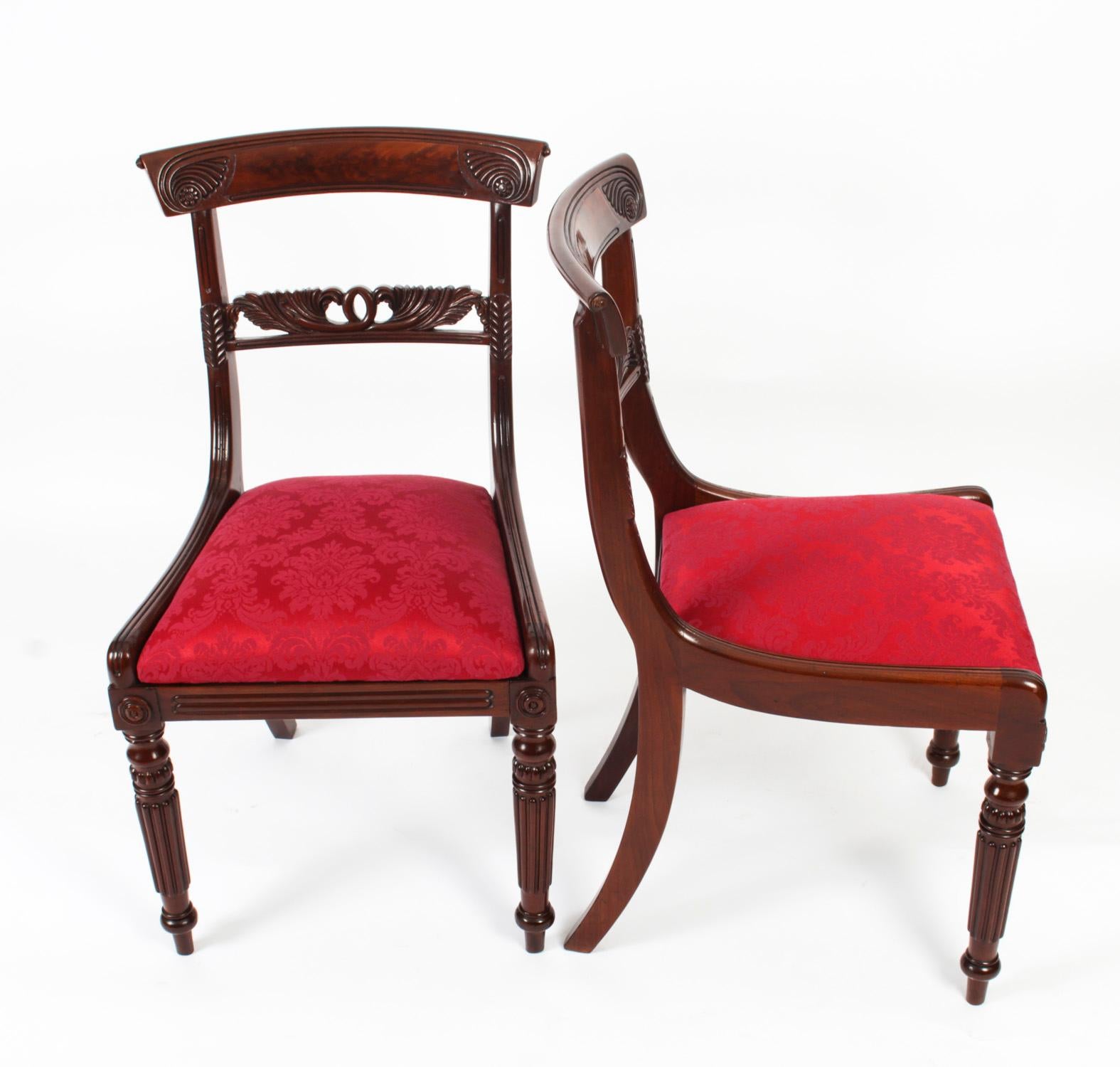 This is a rare set of eight antique English Regency dining chairs, in the manner of Gillows, comprising six side chairs and a pair of armchairs, circa 1820 in date.

These chairs have been masterfully crafted in beautiful flame mahogany. They have