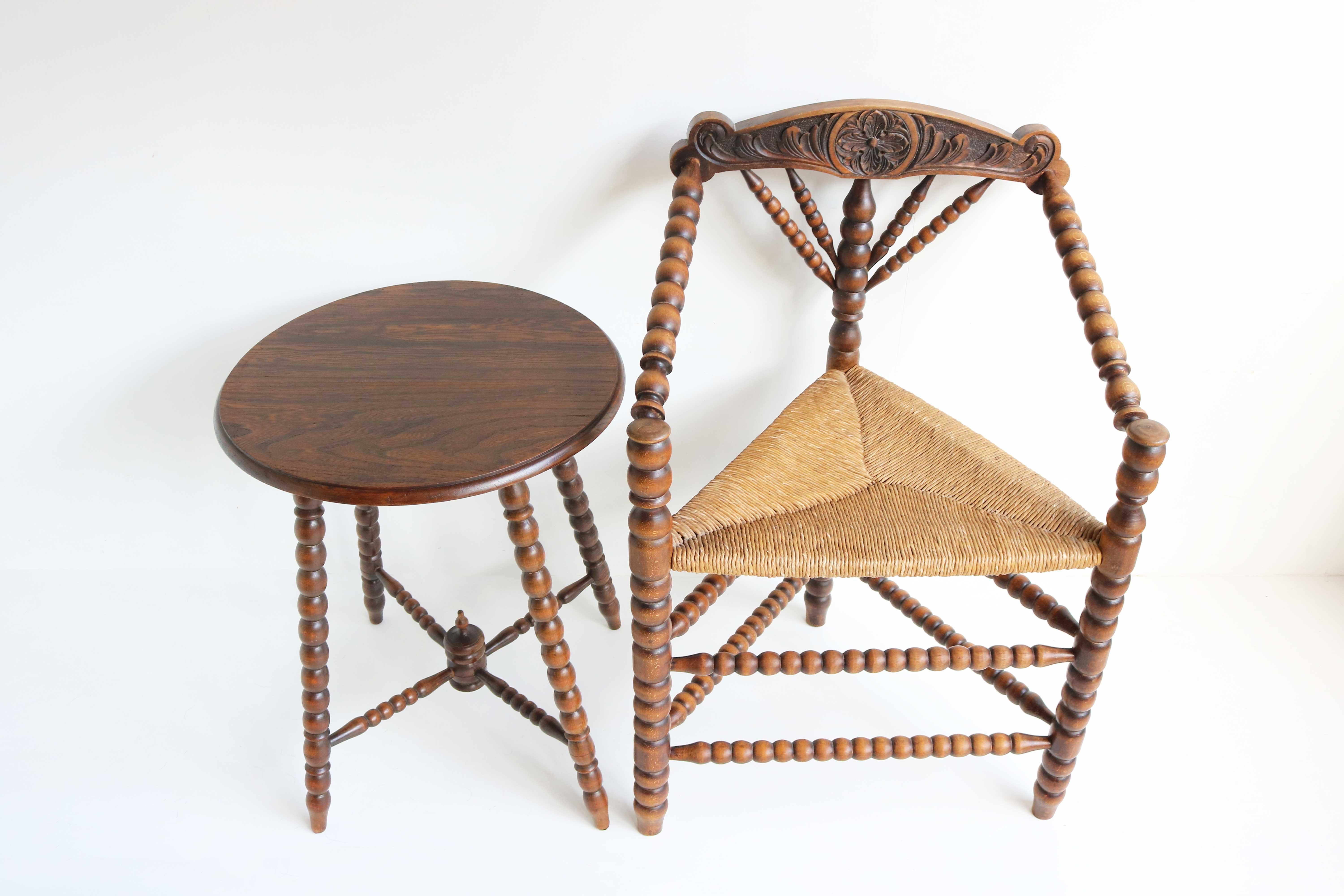 Antique Set, Dutch Triangular Rush Seat Bobbin Corner Chair with Side Table In Good Condition For Sale In Ijzendijke, NL