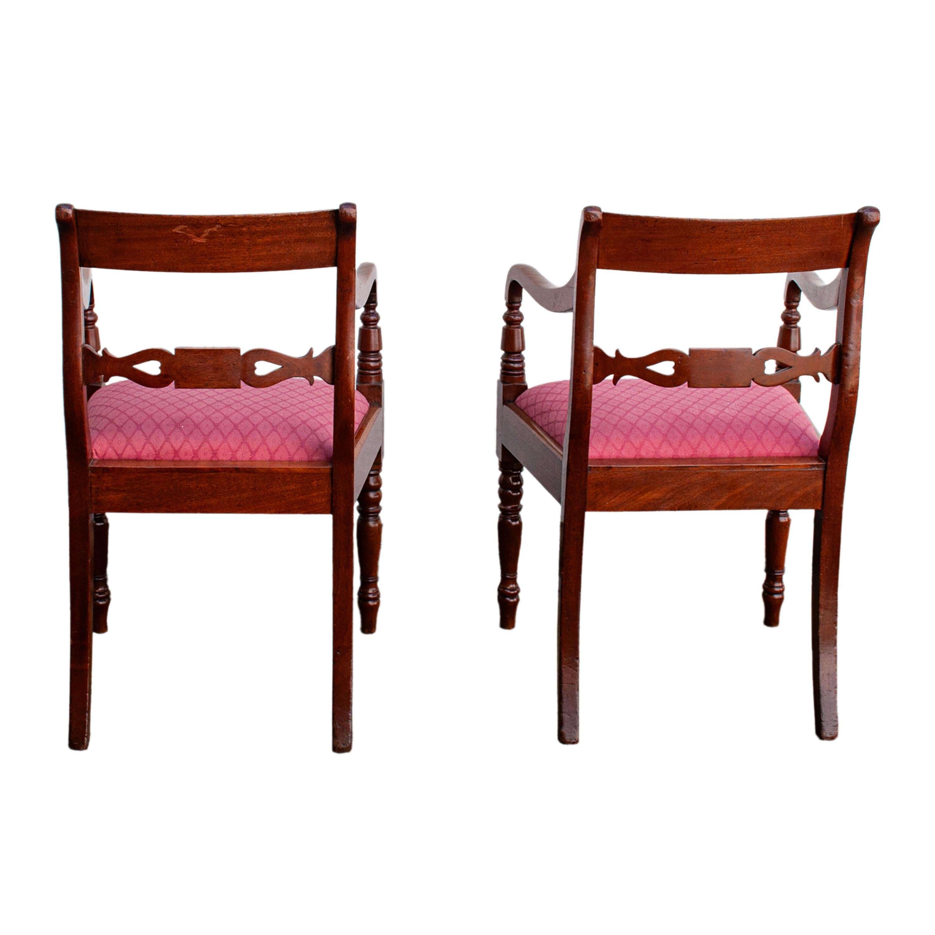 Ensemble ancien de huit chaises de salle à manger de style Régence géorgienne en acajou flammé 1820 en vente 5