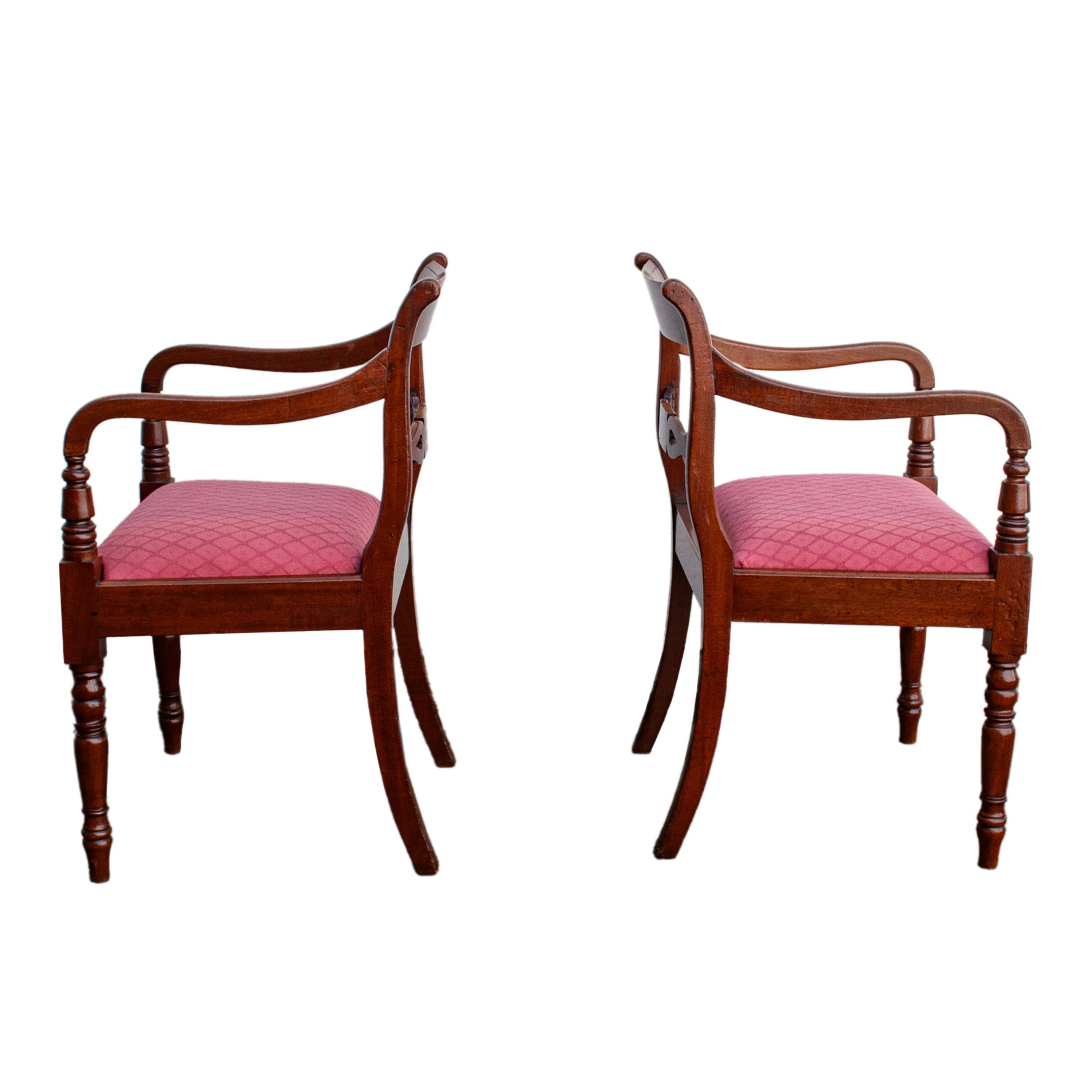 Ensemble ancien de huit chaises de salle à manger de style Régence géorgienne en acajou flammé 1820 en vente 6