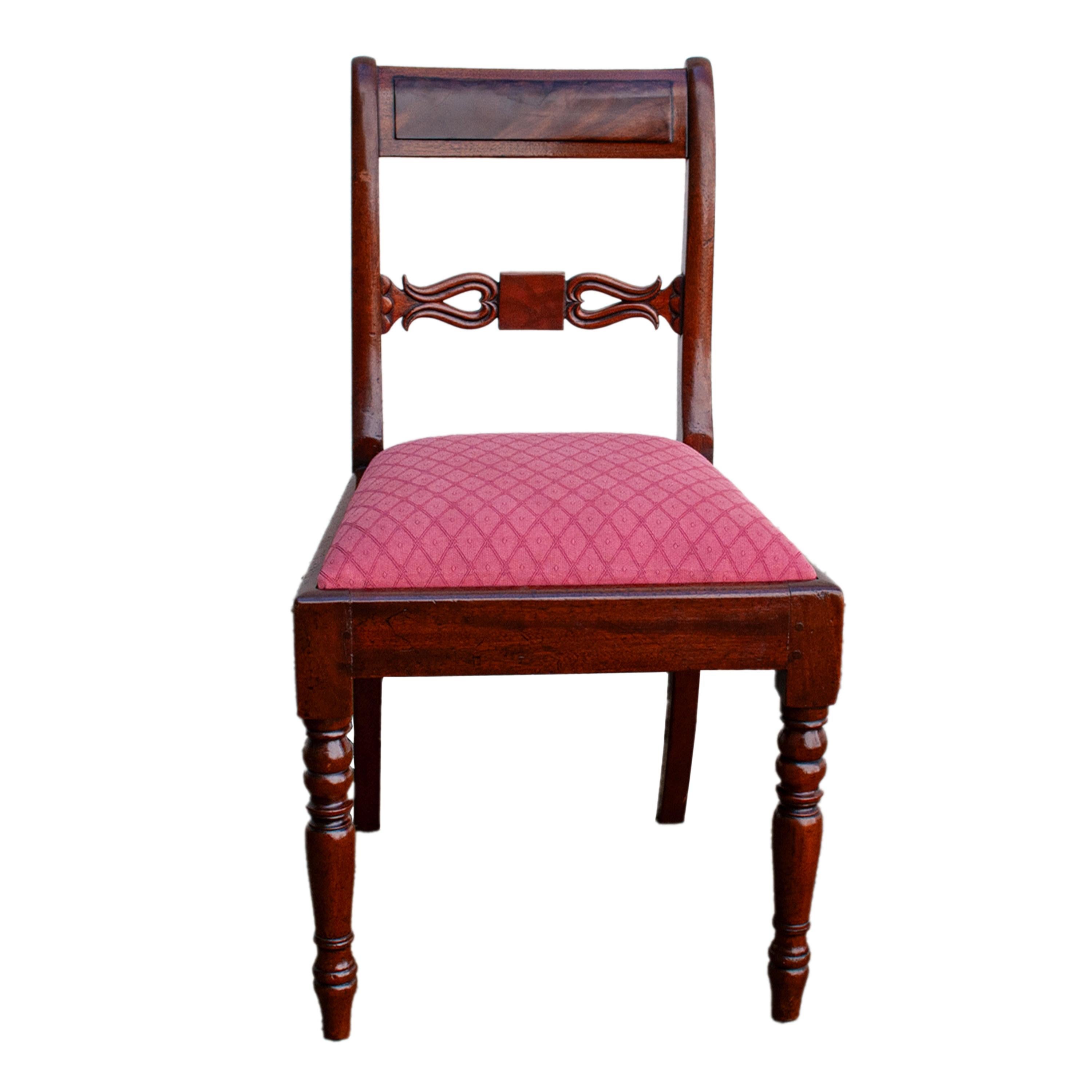 Ensemble ancien de huit chaises de salle à manger de style Régence géorgienne en acajou flammé 1820 en vente 7