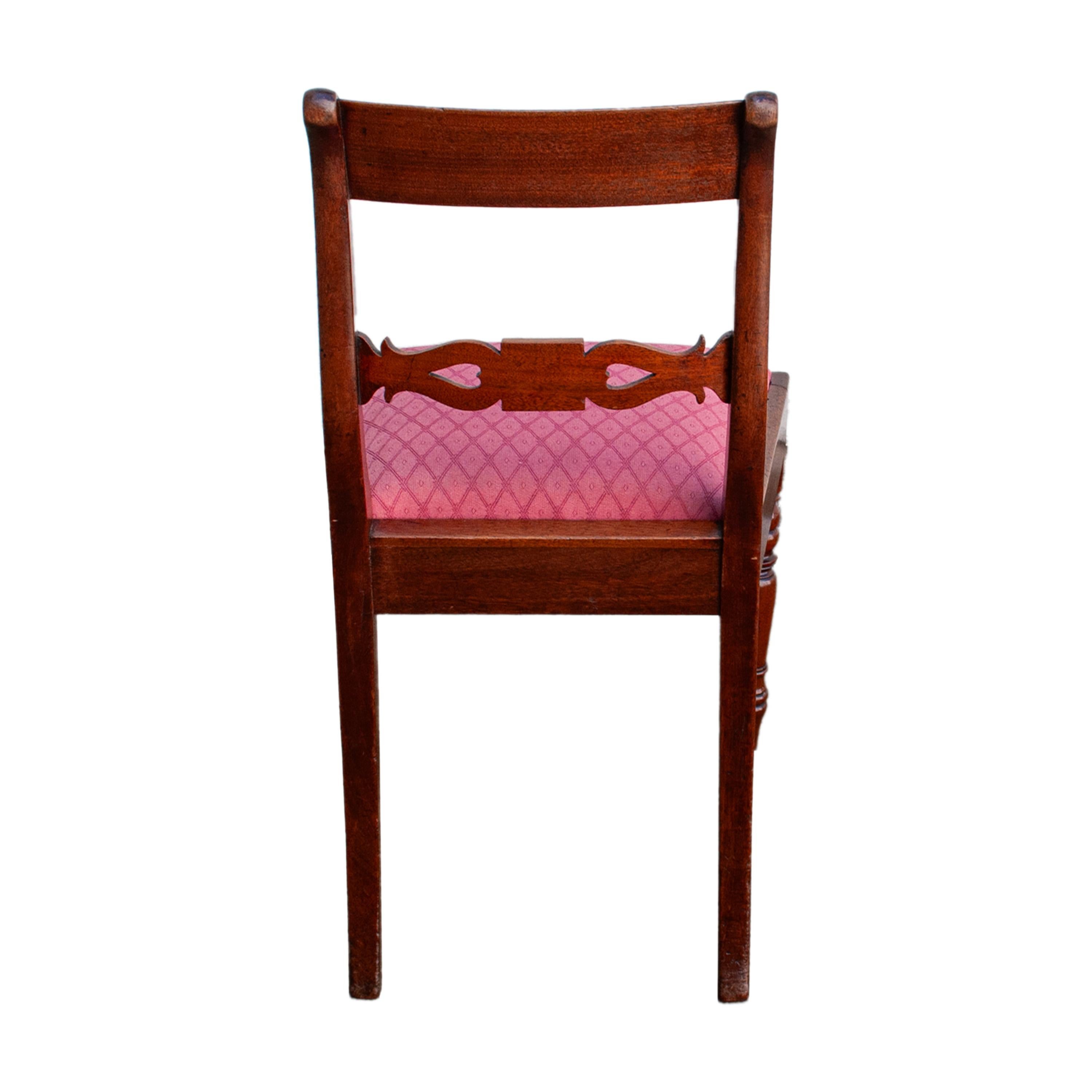 Ensemble ancien de huit chaises de salle à manger de style Régence géorgienne en acajou flammé 1820 en vente 9