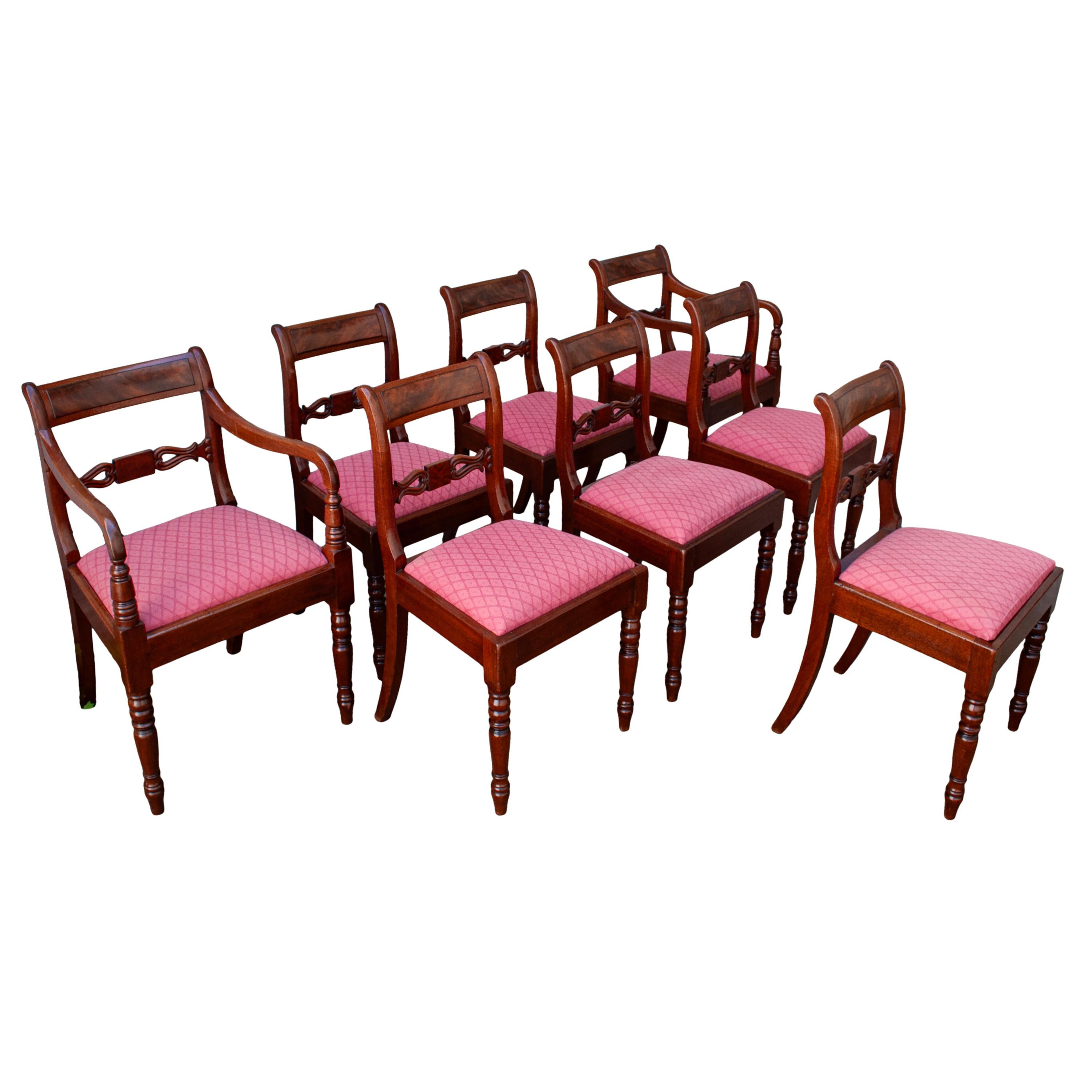 Ensemble ancien de huit chaises de salle à manger de style Régence géorgienne en acajou flammé 1820 Bon état - En vente à Portland, OR