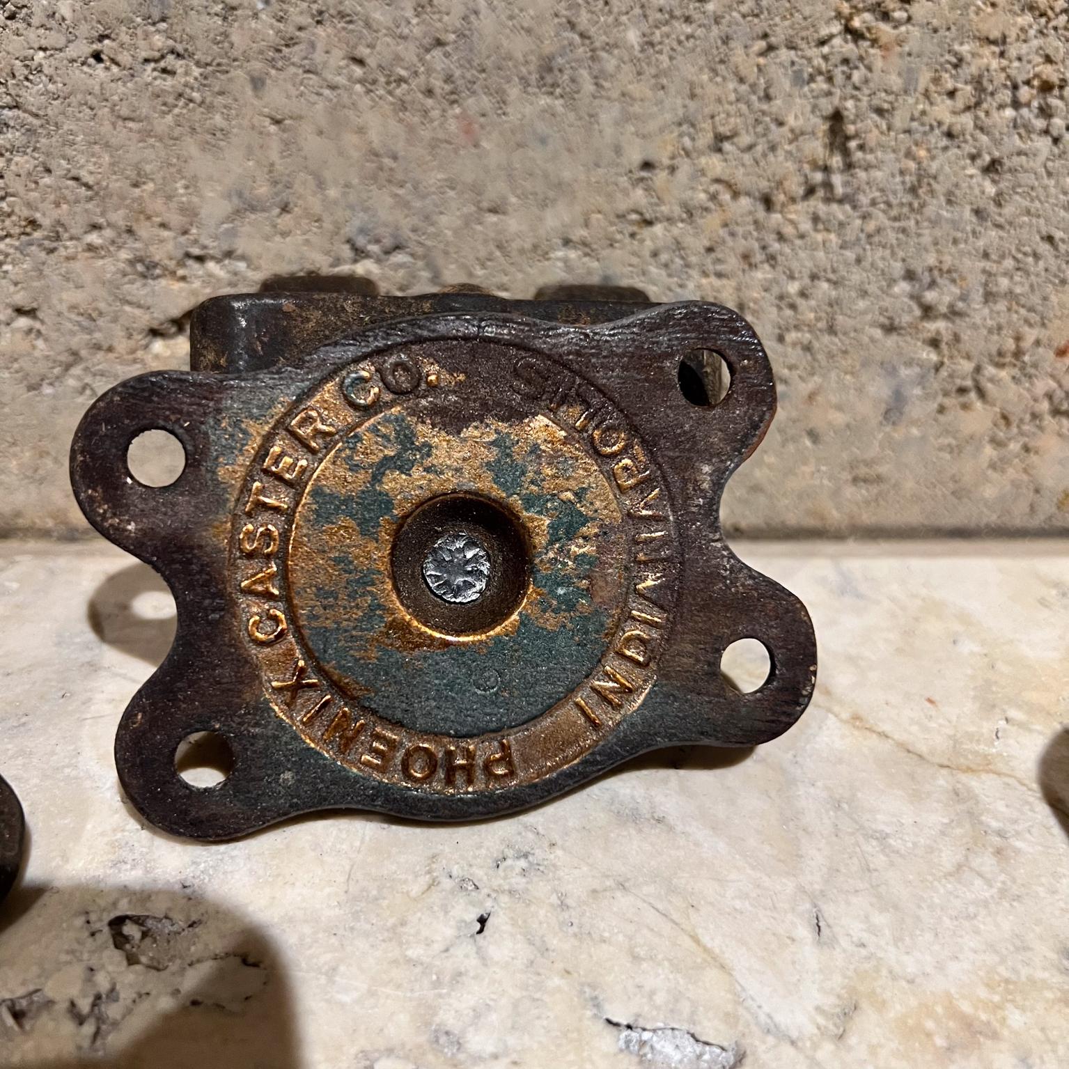 Américain Ensemble ancien de quatre roues en fonte Phoenix Caster Co en vente