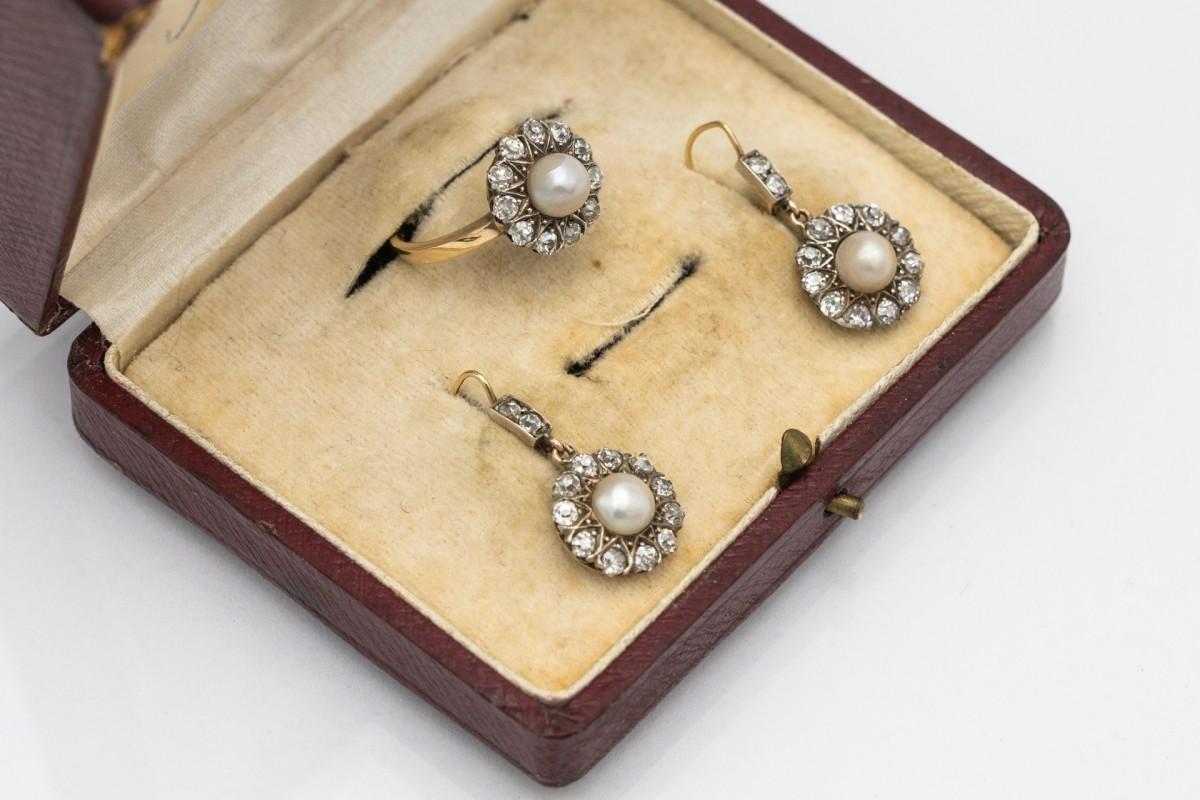 Antique set, gold ring and earrings with diamonds and natural pearls. For Sale 2