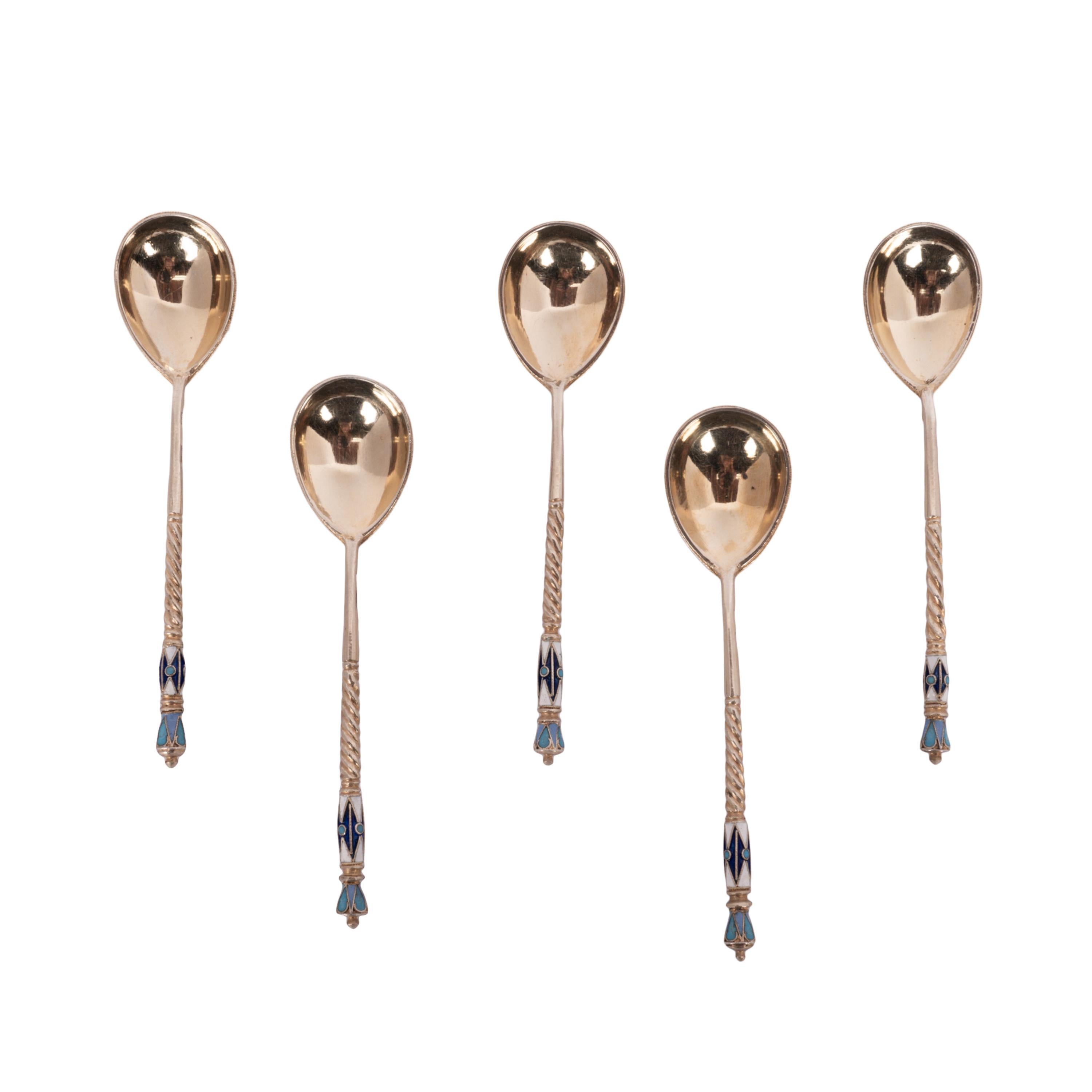 A very good set of five antique Imperial Russian silver-gilt & cloisonne spoons, Moscow, circa 1899.
The spoons having silver-gilt to the interior of the bowls, the back of each spoon is finely decorated in floral cloisonne enamel. The spoon stems