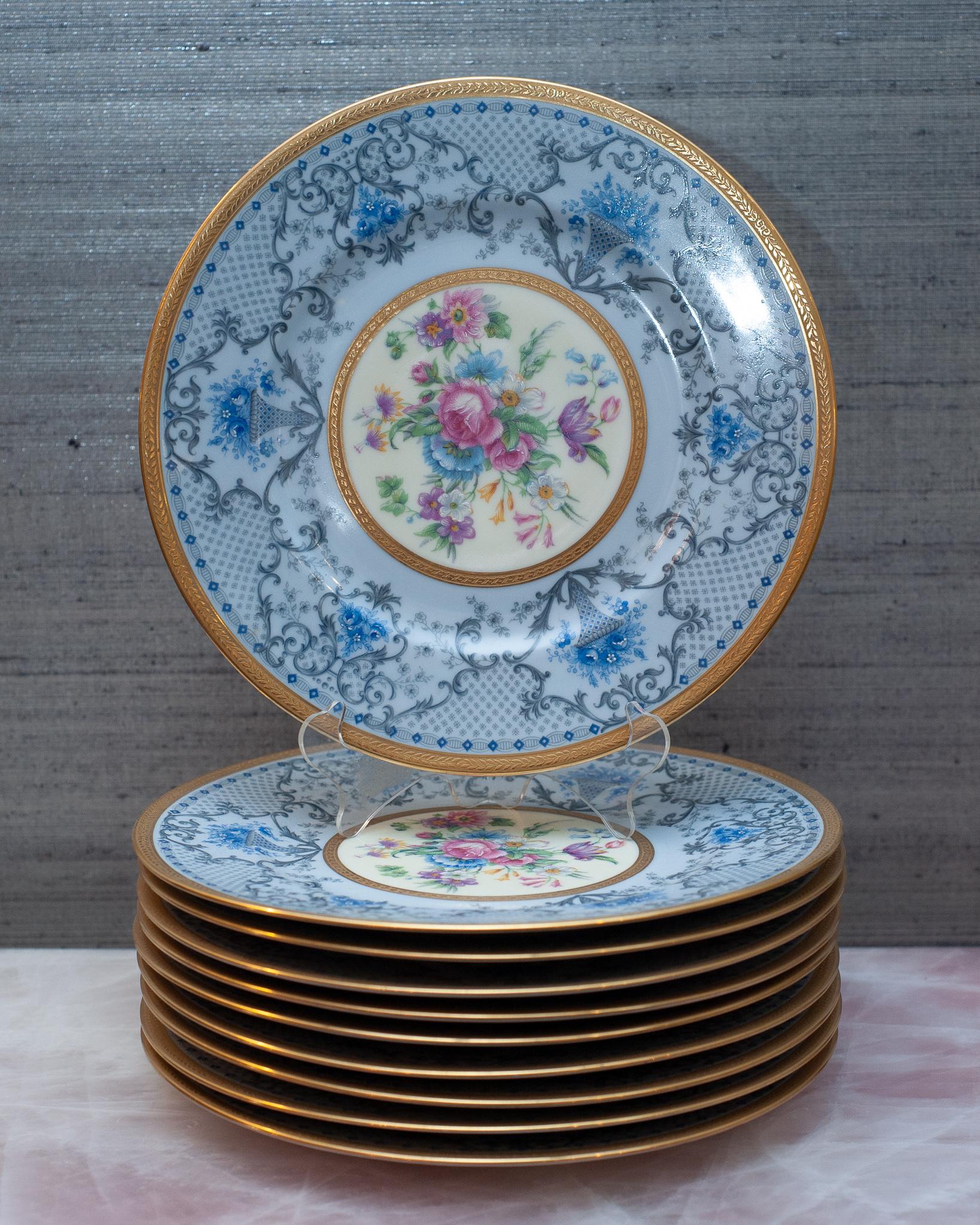 Un magnifique ensemble de 10 assiettes à dîner antiques Limgoes bleu floral et doré faites pour J.E. Caldwell.