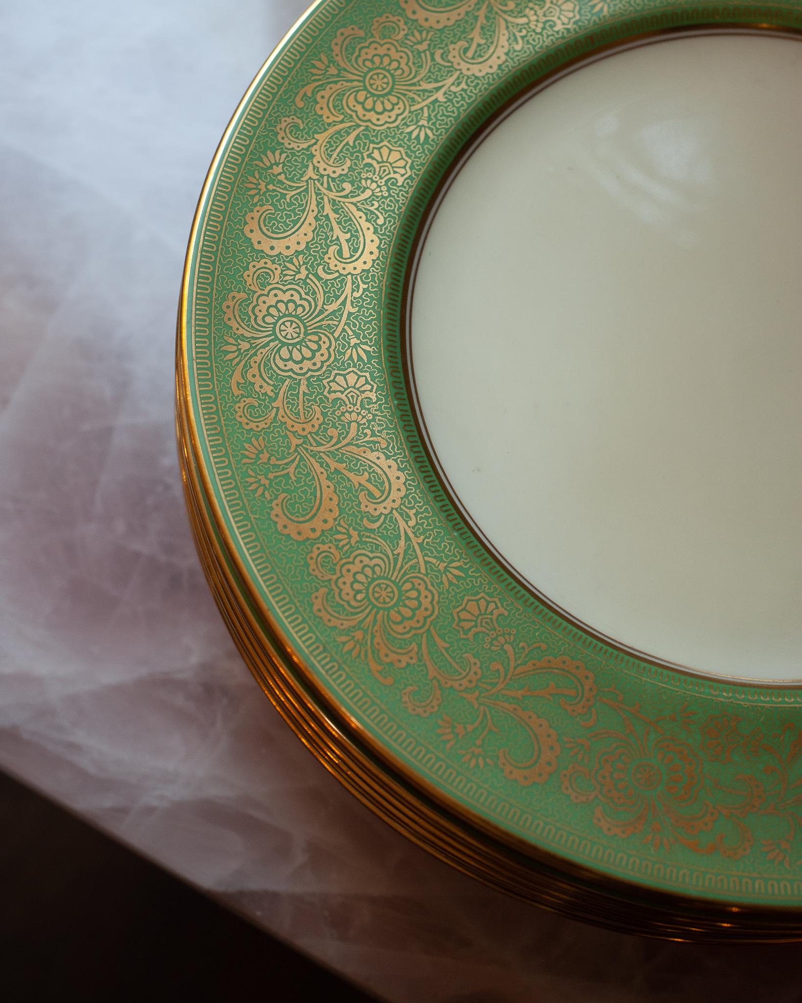 Antique Set of 10 Cauldon Green and Gold Dinner Plates for Reizenstein and Sons In Good Condition For Sale In Toronto, ON