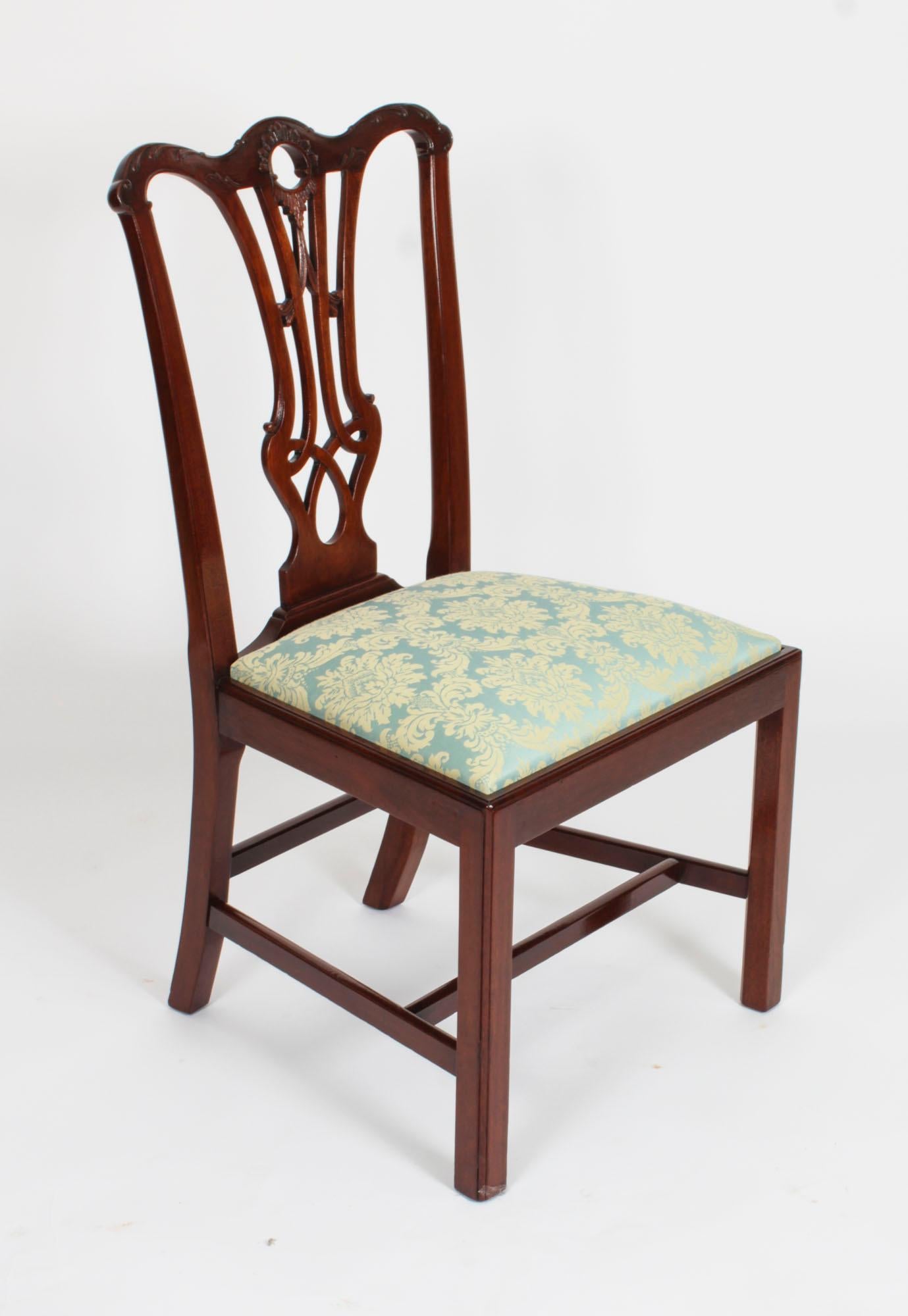 Antique Set of 10 Chippendale Revival Dining Chairs 19th Century In Good Condition In London, GB