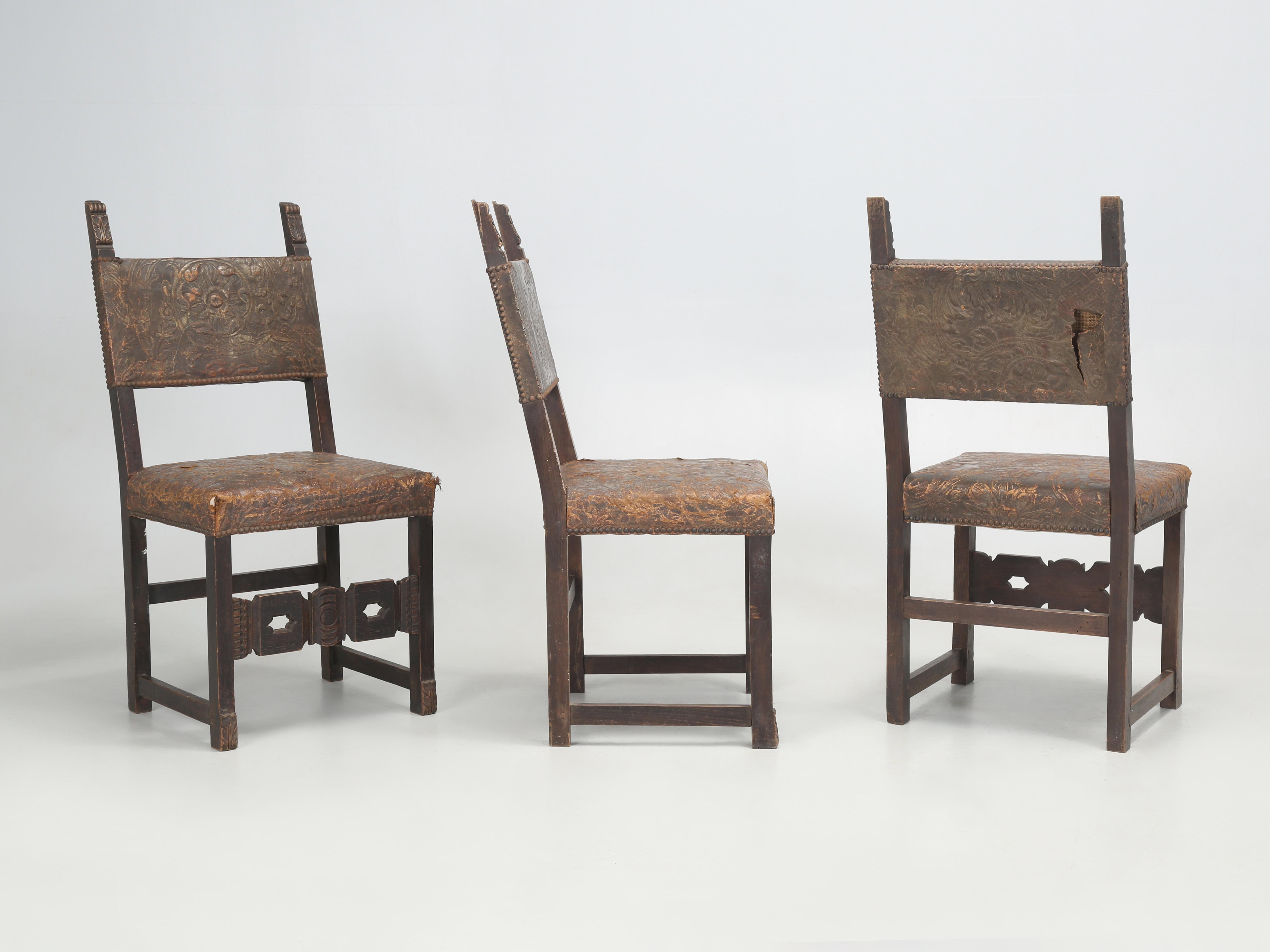 Antiker Satz (10) spanischer Esszimmerstühle aus bearbeitetem Leder, restauriert im Angebot 3