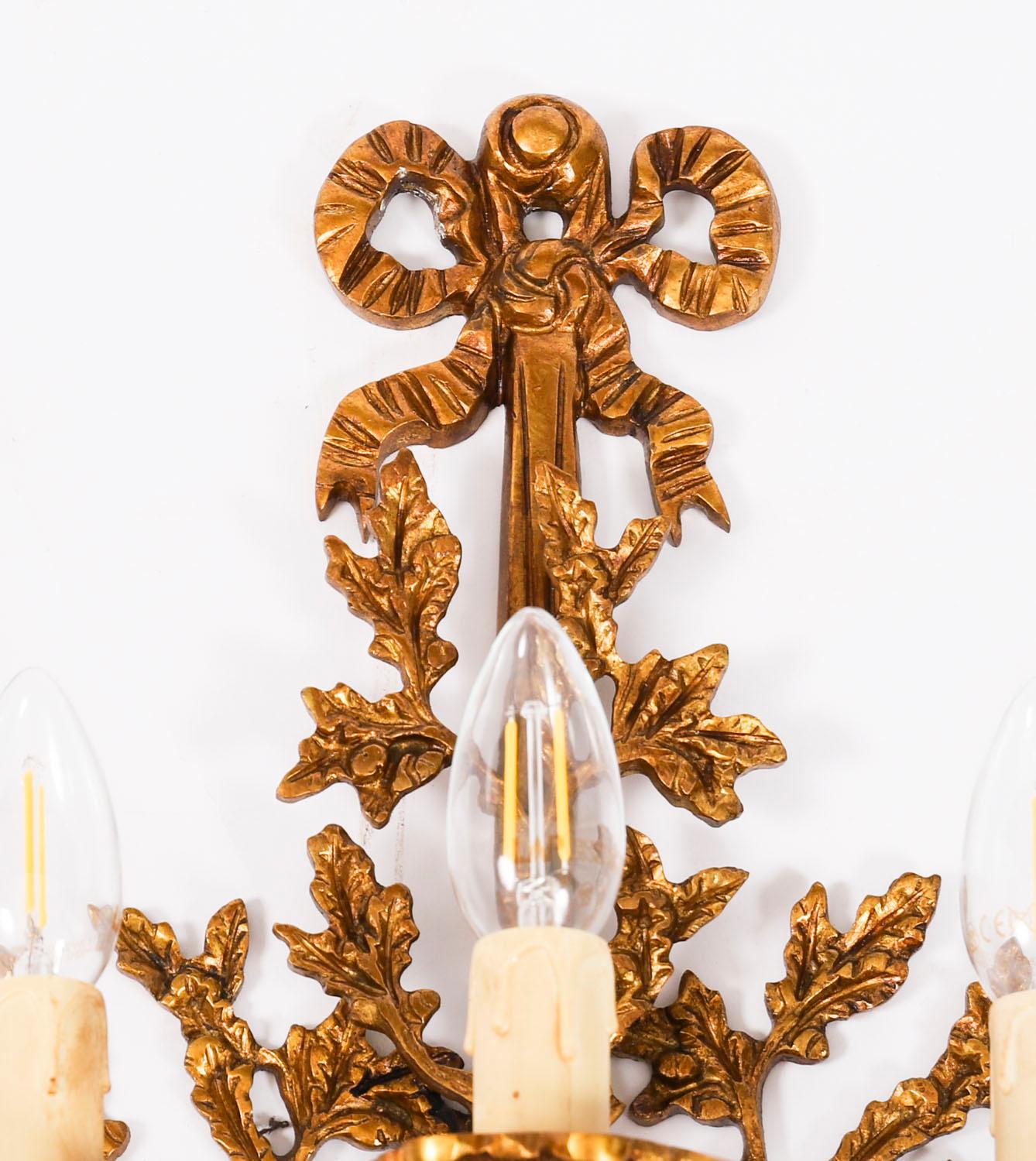 Antiguo Juego de 12 Apliques de Ormolu Franceses de 3 Brazos Renacimiento Luis Siglo XX en venta 5