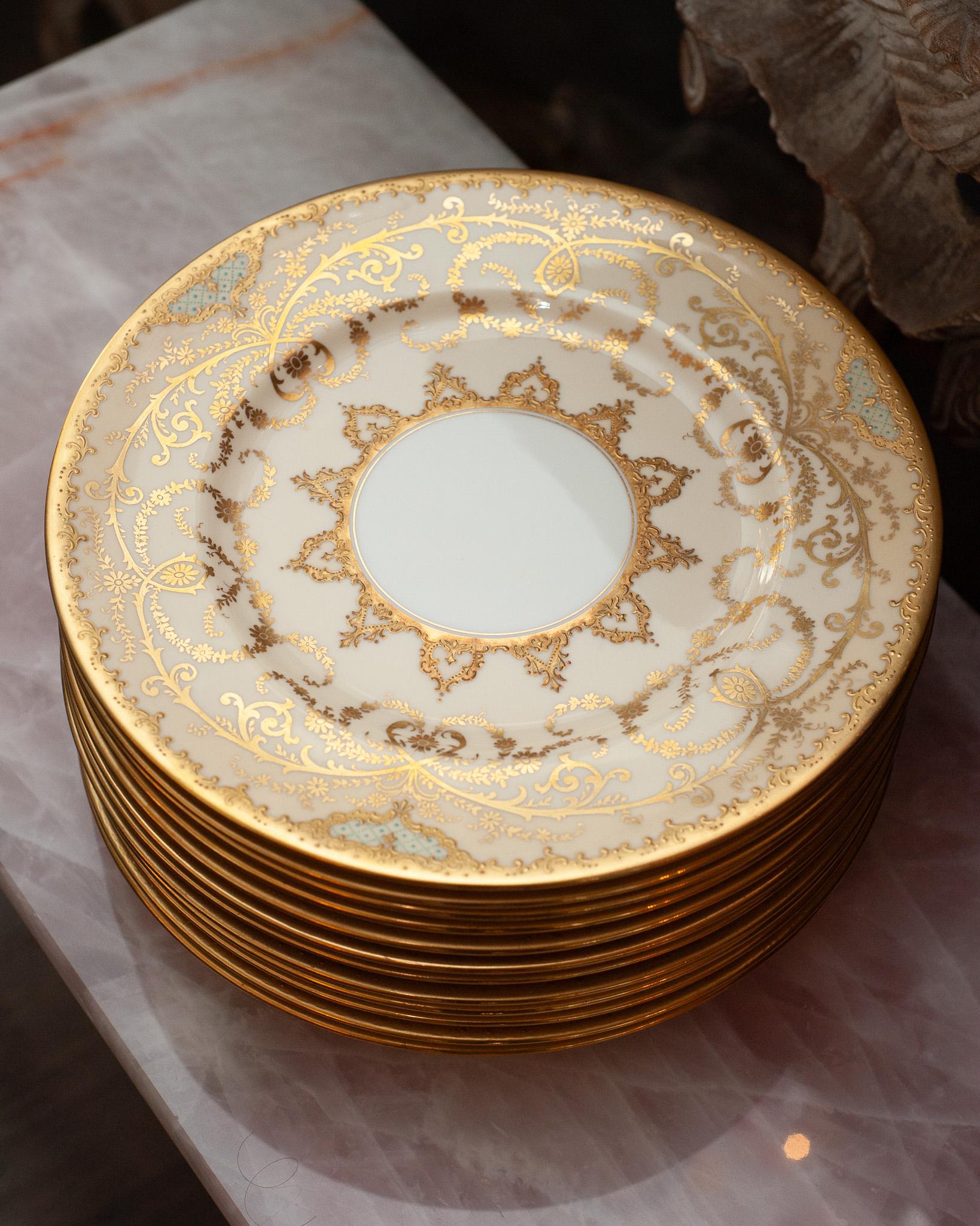 Antiguo Juego de 12 Platos de Cena Coalport Dorados y Crema Inglés en venta