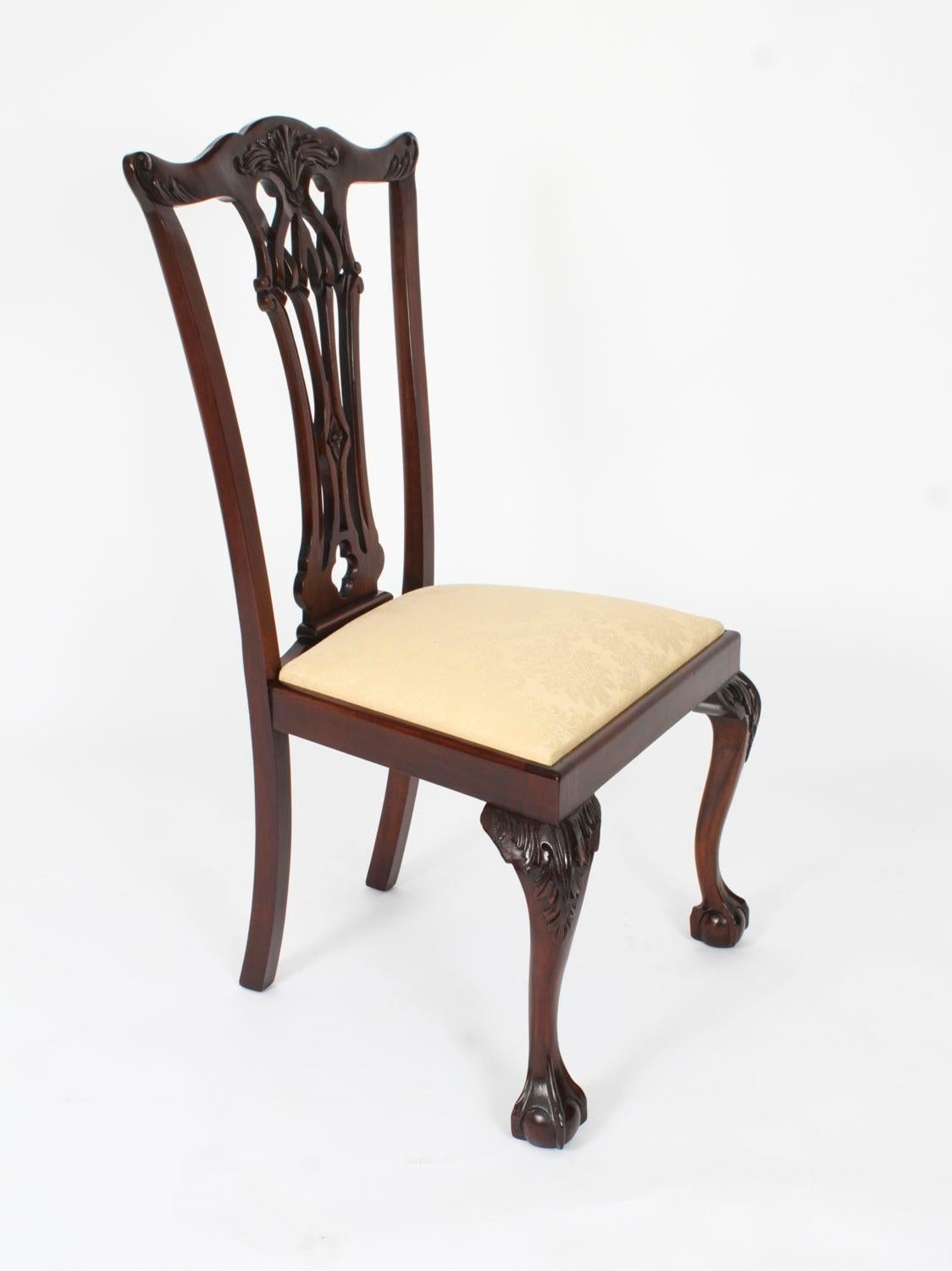 Antique Set of 14 Chippendale Revival Dining Chairs 20th Century In Good Condition In London, GB