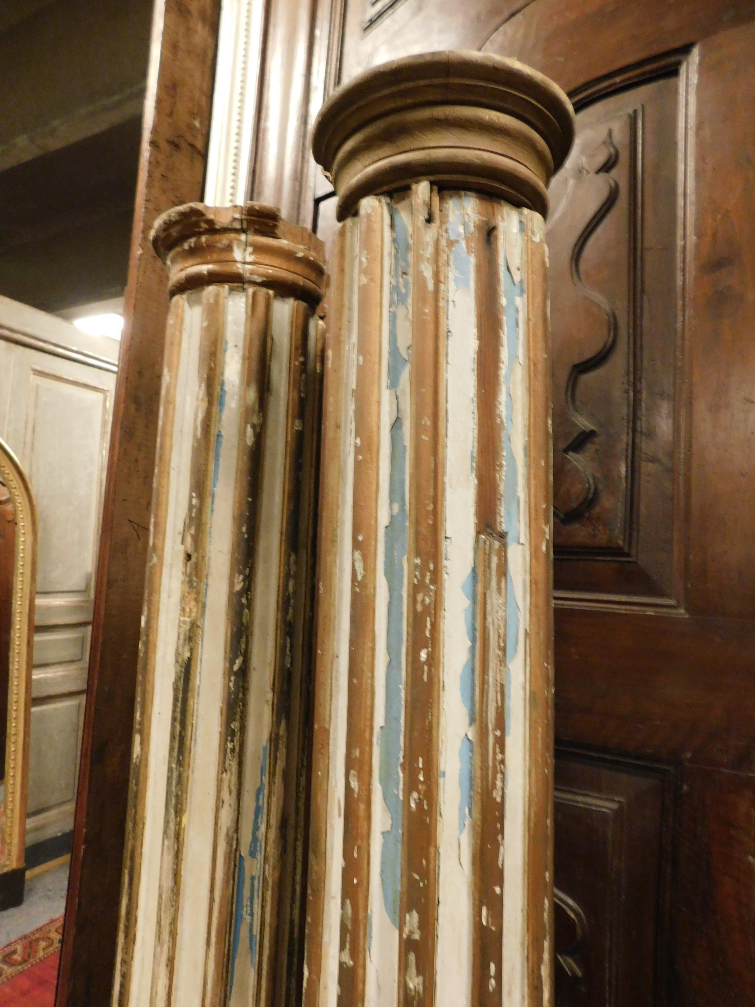 Italian Antique Set of 2 Columns in Lacquered and Gilded Wood, Italy, 1800