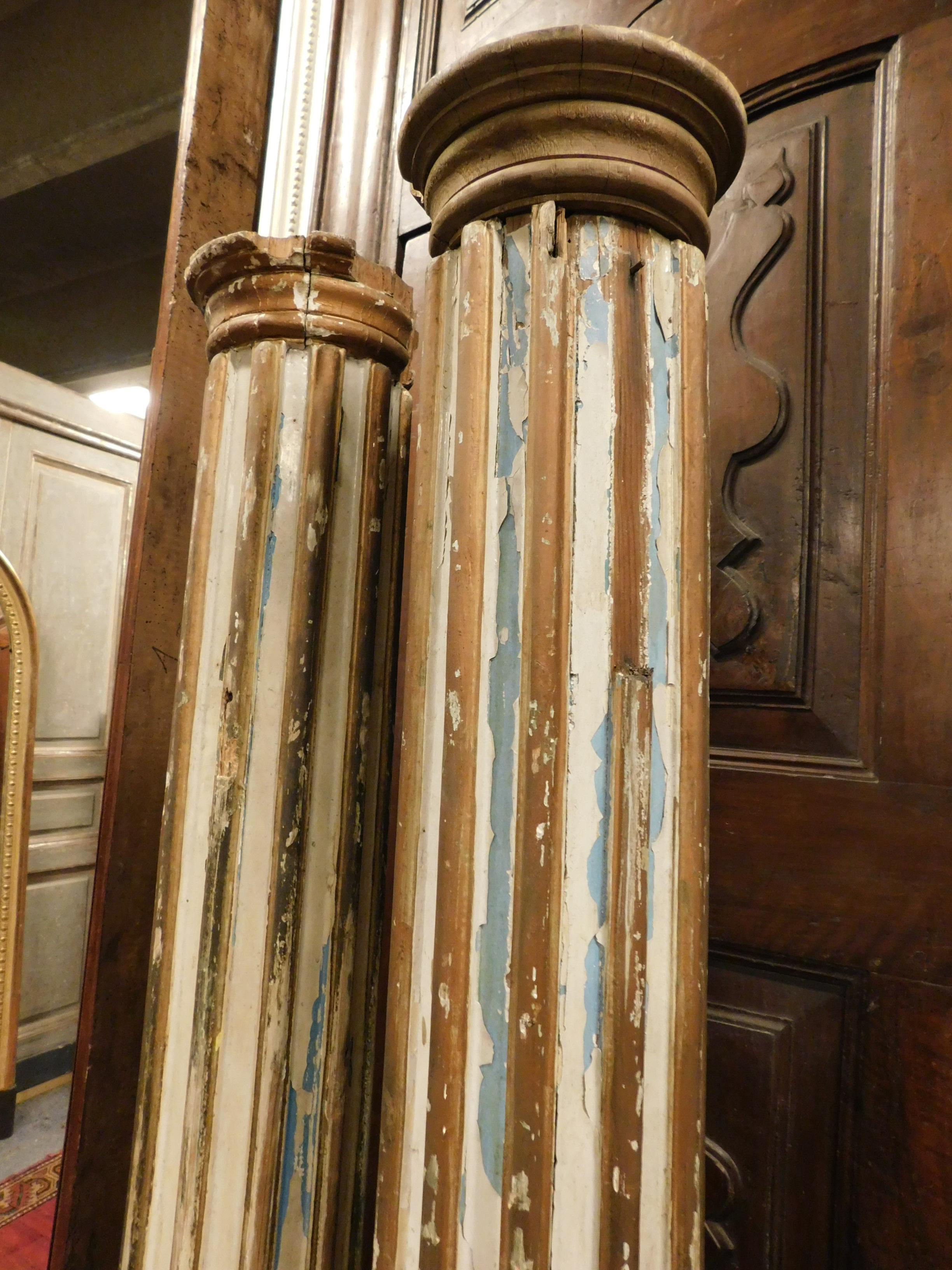 Antique Set of 2 Columns in Lacquered and Gilded Wood, Italy, 1800 In Good Condition In Cuneo, Italy (CN)