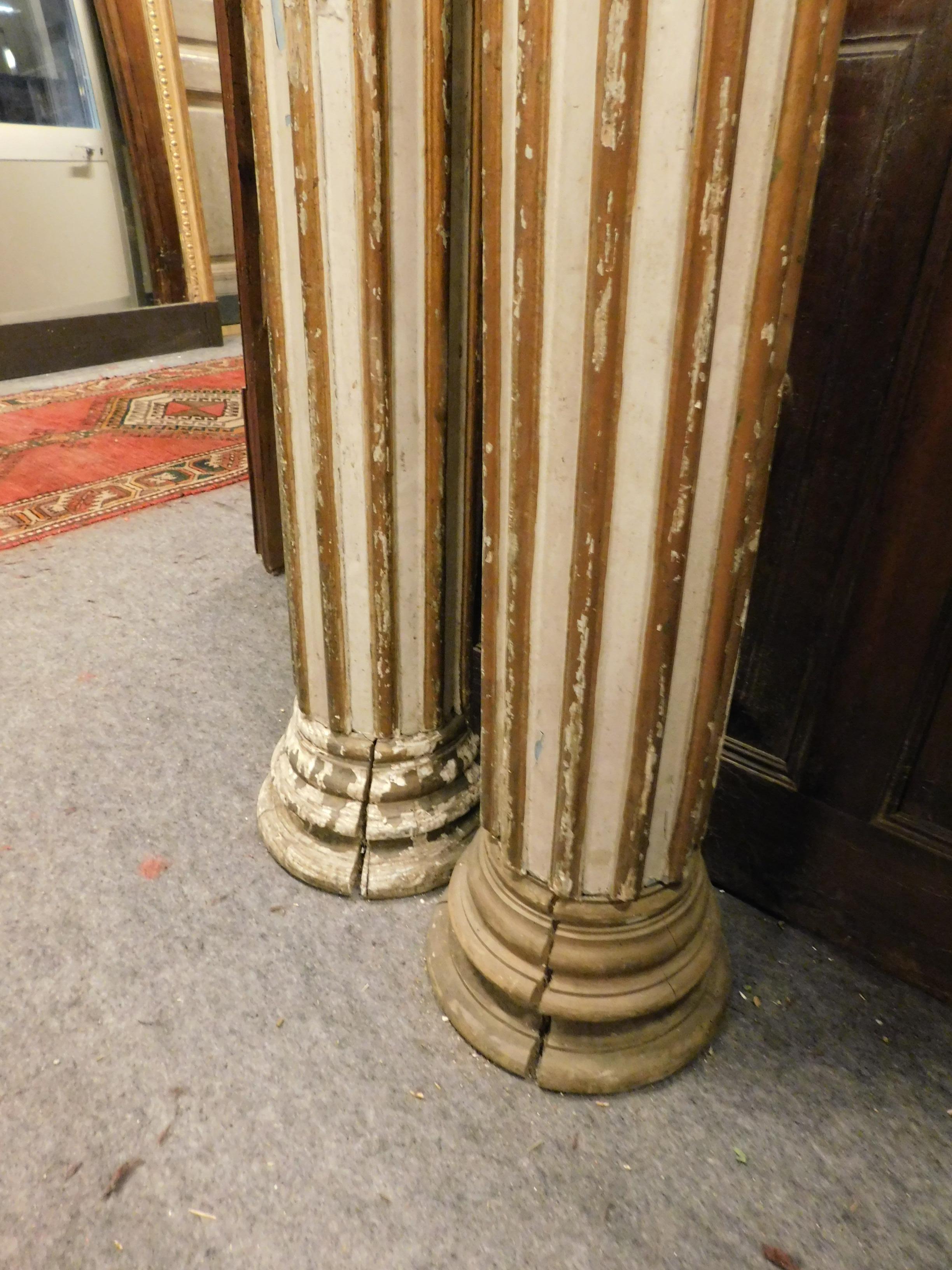 19th Century Antique Set of 2 Columns in Lacquered and Gilded Wood, Italy, 1800