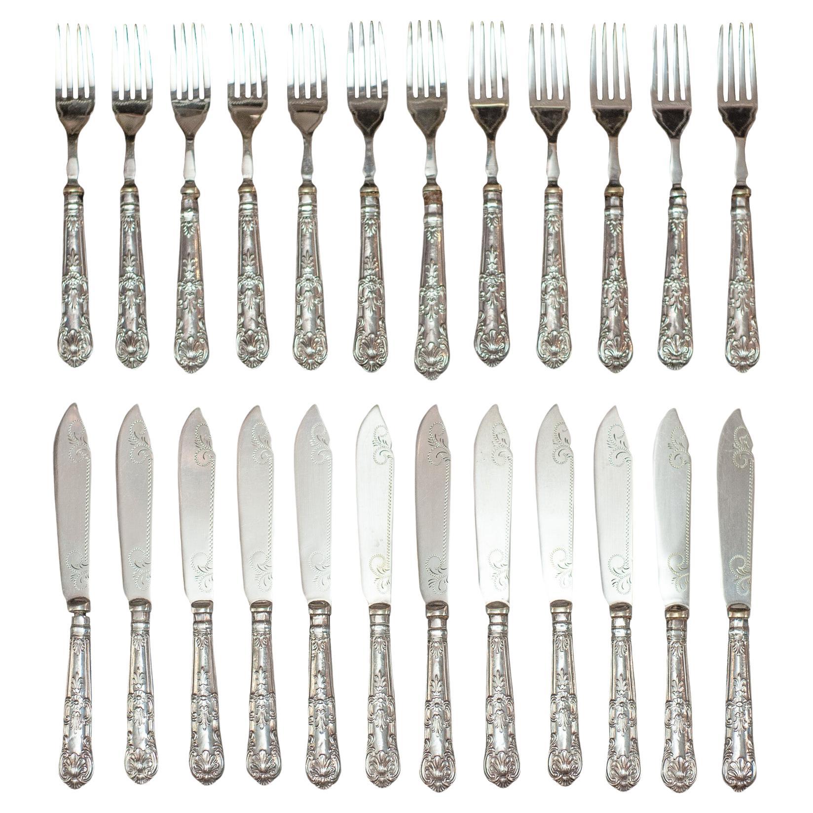 Juego antiguo de 24 tenedores y cuchillos de plata de ley de Sheffield en venta