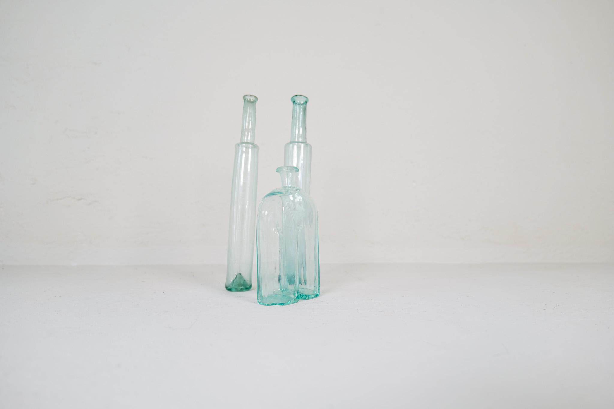 Fait main Ensemble ancien de 3 bouteilles / vases décoratifs suédois 1800 environ en vente