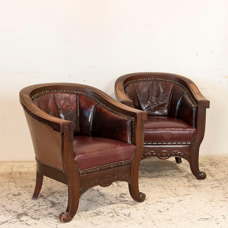 Antique Set of 3, Vintage Leather Sofa and Pair of Armchairs In Good Condition In Round Top, TX