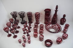 Antico set di 36 pezzi di vetro rosso rubino tagliato Artistics, Egermann, anni '50.