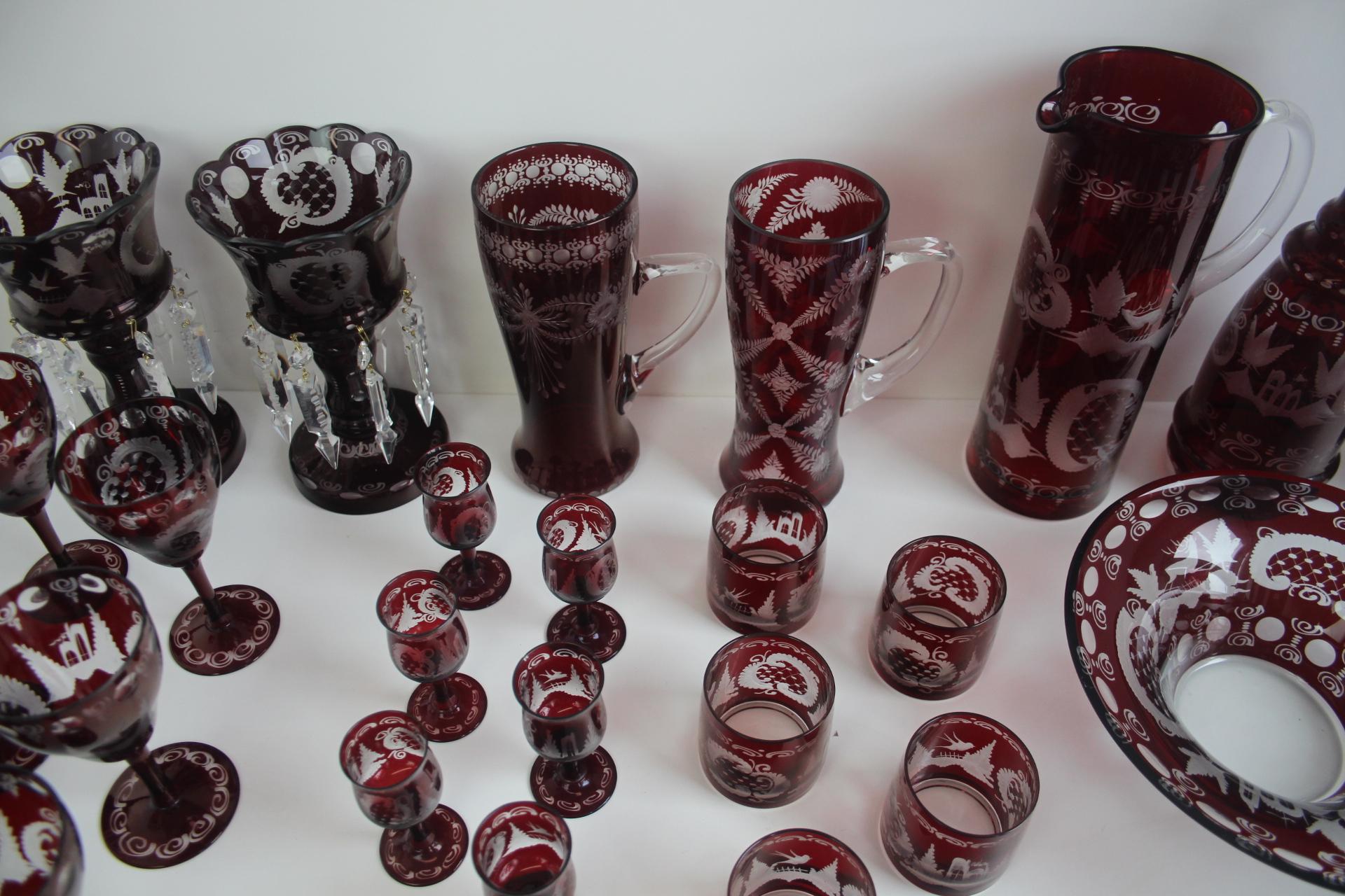 Verre d'art Ensemble antique de 36 pièces en verre rouge rubis taillé Artistics, Egermann, années 1950. en vente
