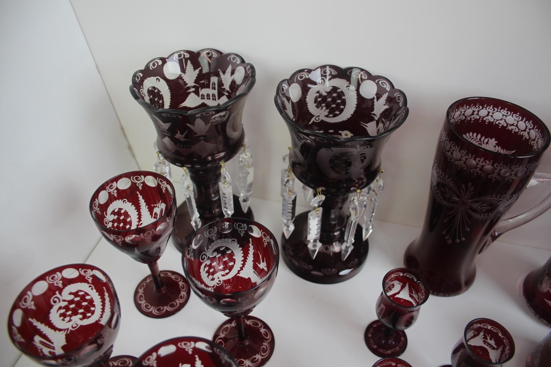 Ensemble antique de 36 pièces en verre rouge rubis taillé Artistics, Egermann, années 1950. en vente 1