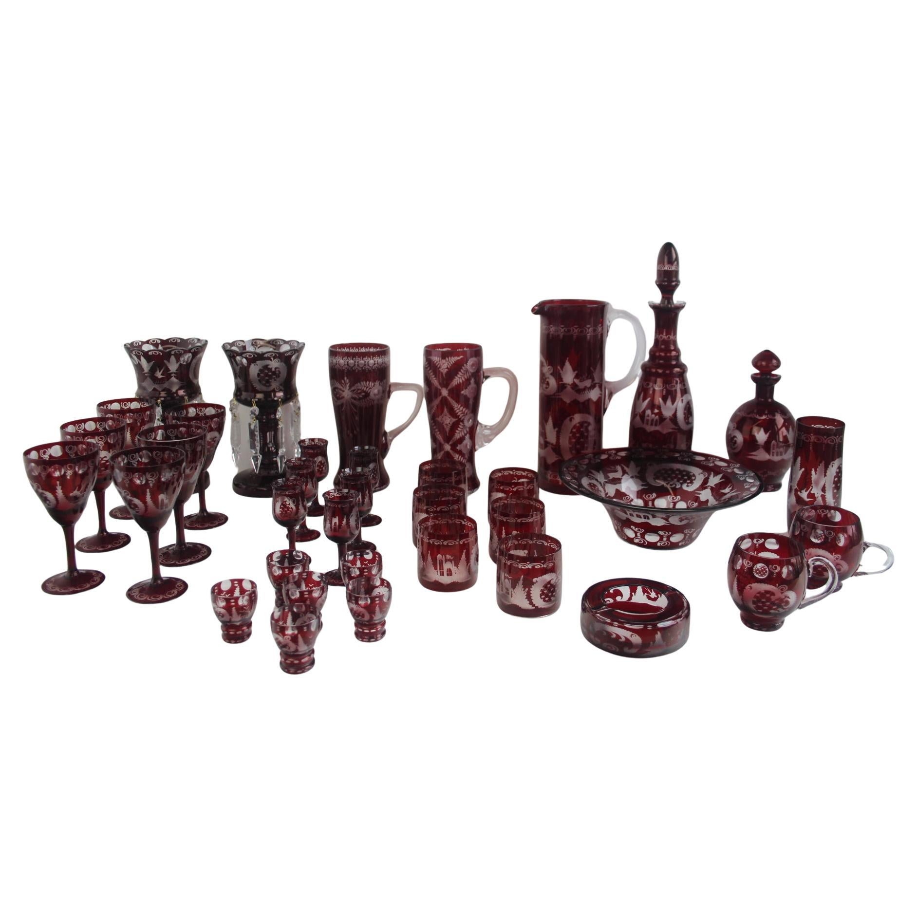 Ensemble antique de 36 pièces en verre rouge rubis taillé Artistics, Egermann, années 1950. en vente