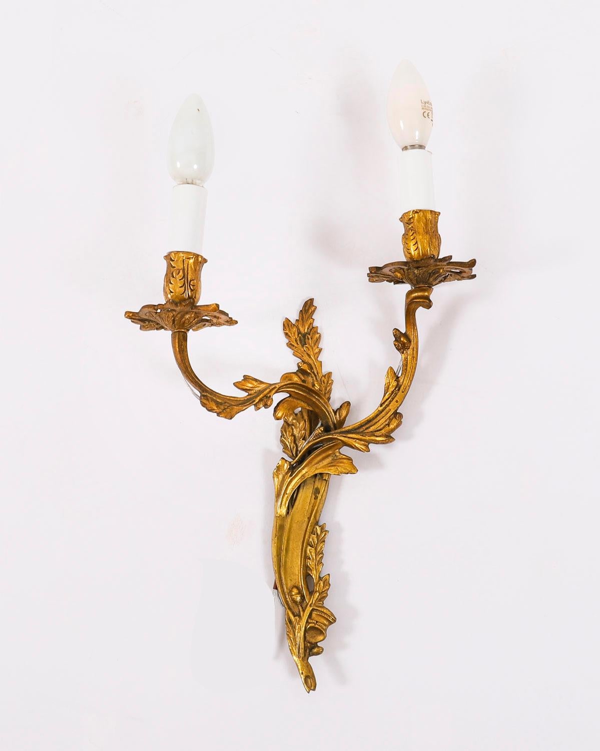 Antique Ensemble de 4 appliques en bronze doré de style French Rococo 19ème siècle en vente 1