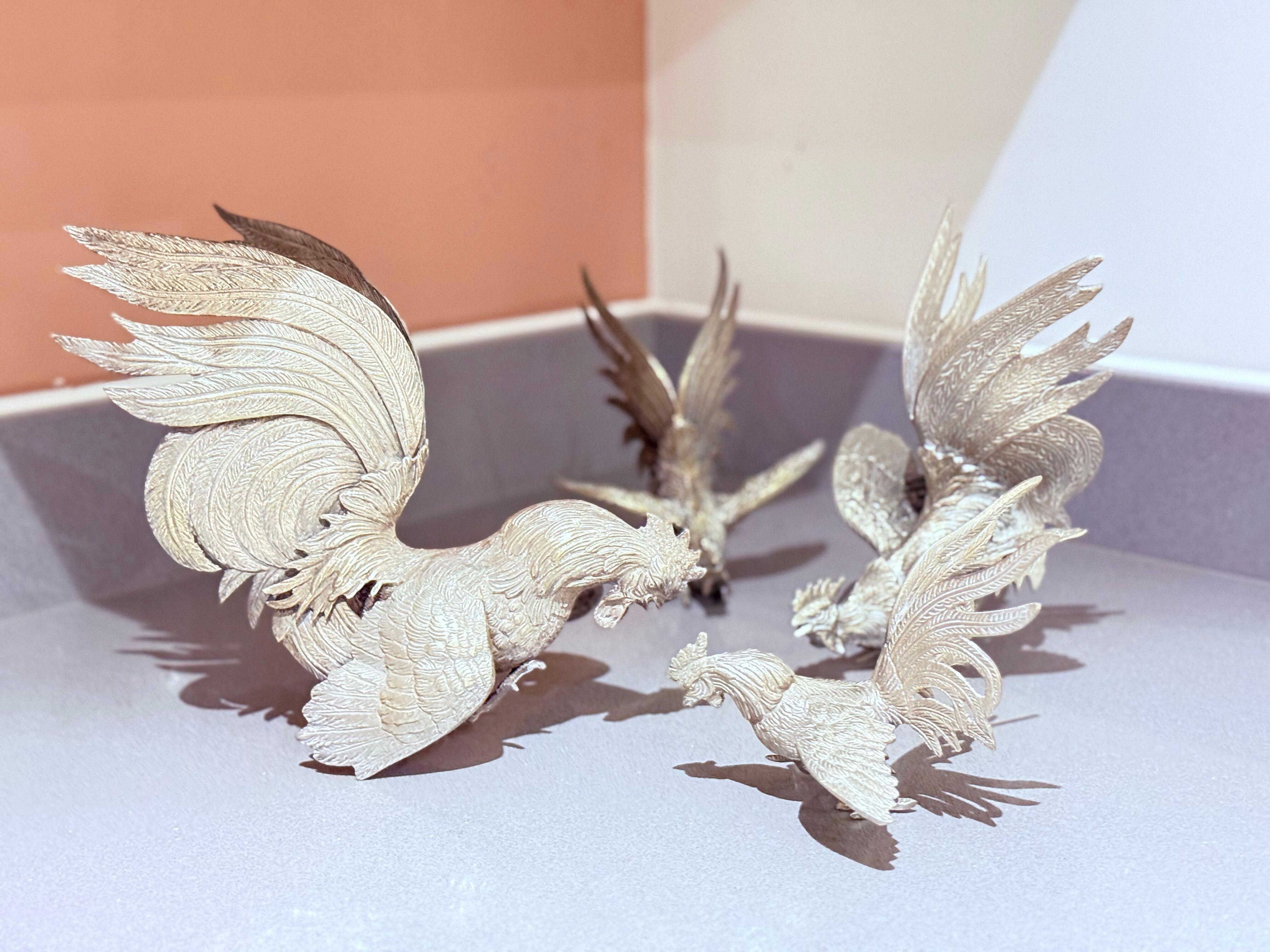 Hollywood Regency Antico set di 4 galli in argento, decorazione per la casa, figure di animali in vendita