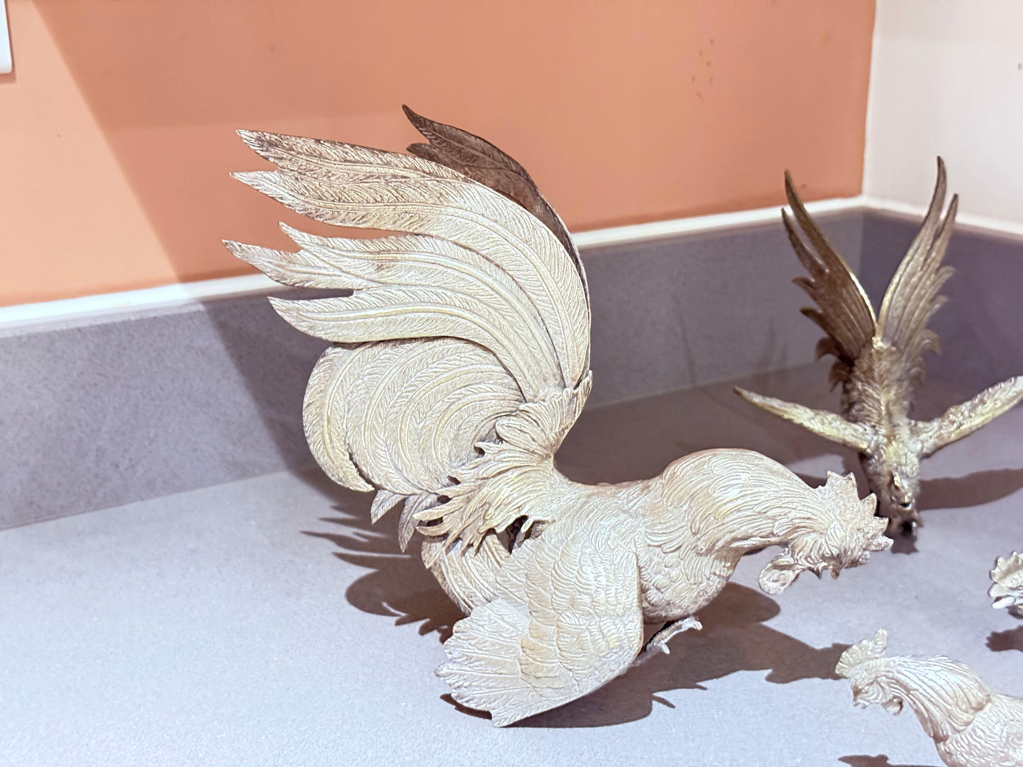 Italiano Antico set di 4 galli in argento, decorazione per la casa, figure di animali in vendita