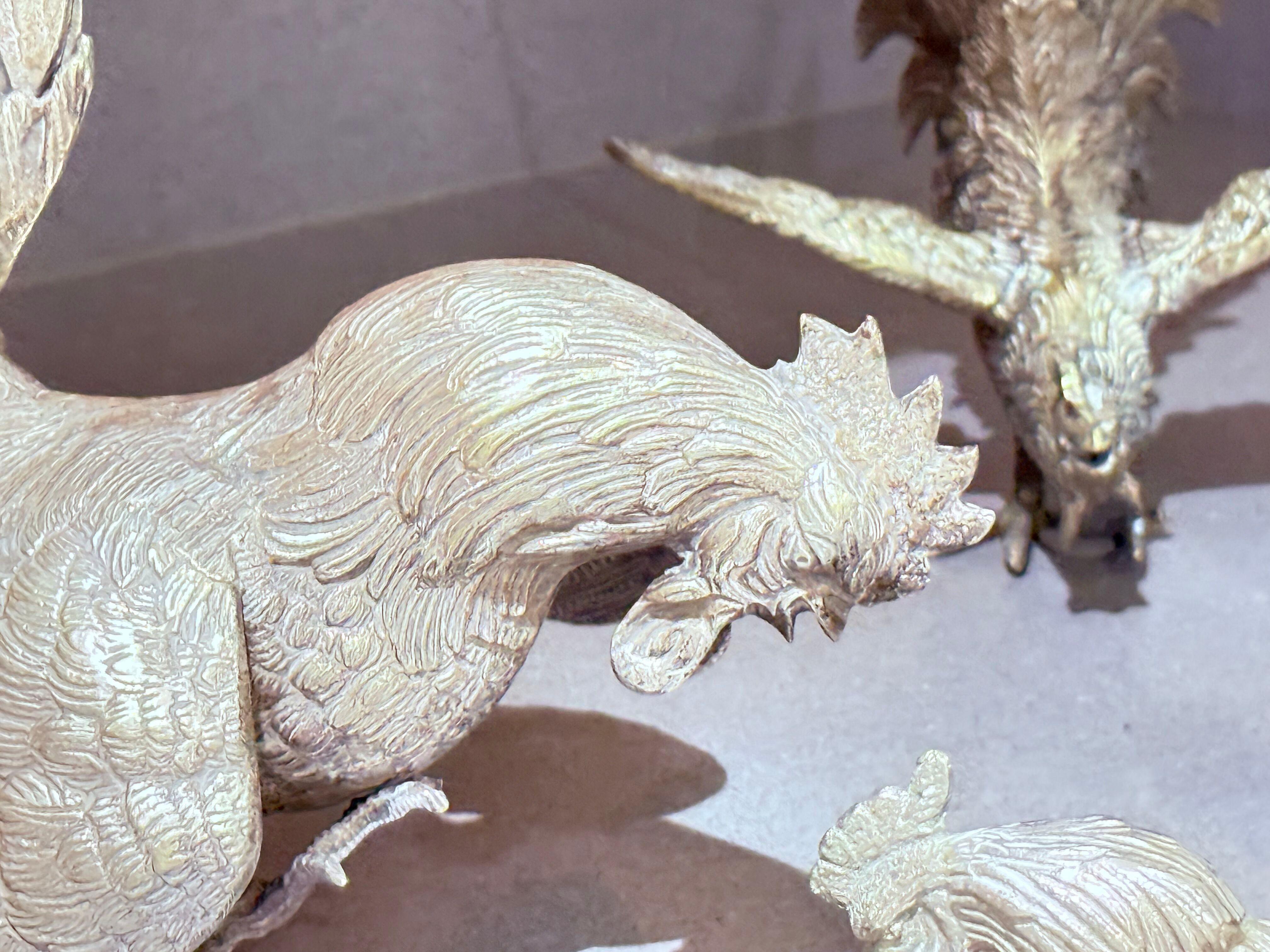 Intagliato Antico set di 4 galli in argento, decorazione per la casa, figure di animali in vendita