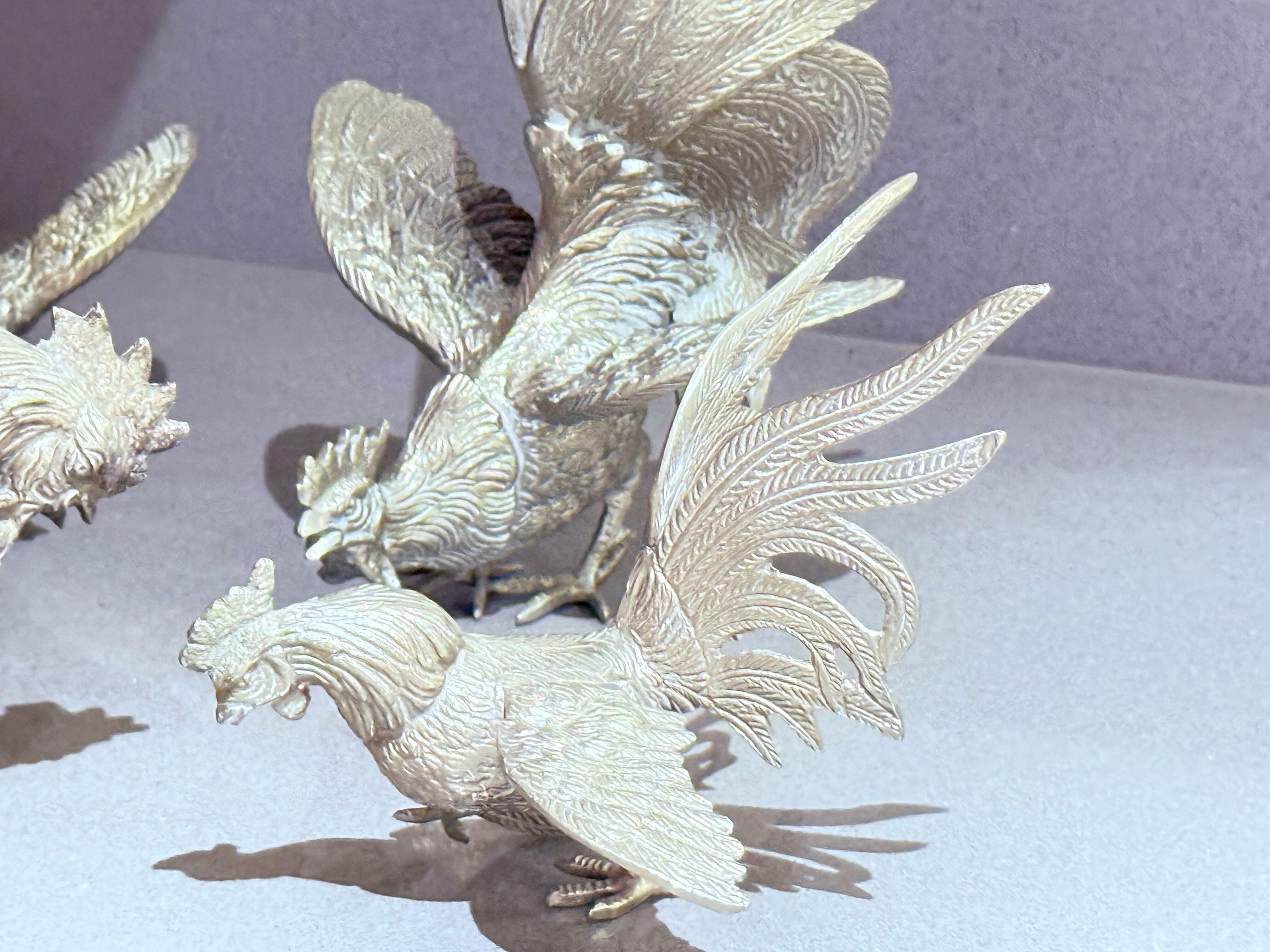 Metallo Antico set di 4 galli in argento, decorazione per la casa, figure di animali in vendita