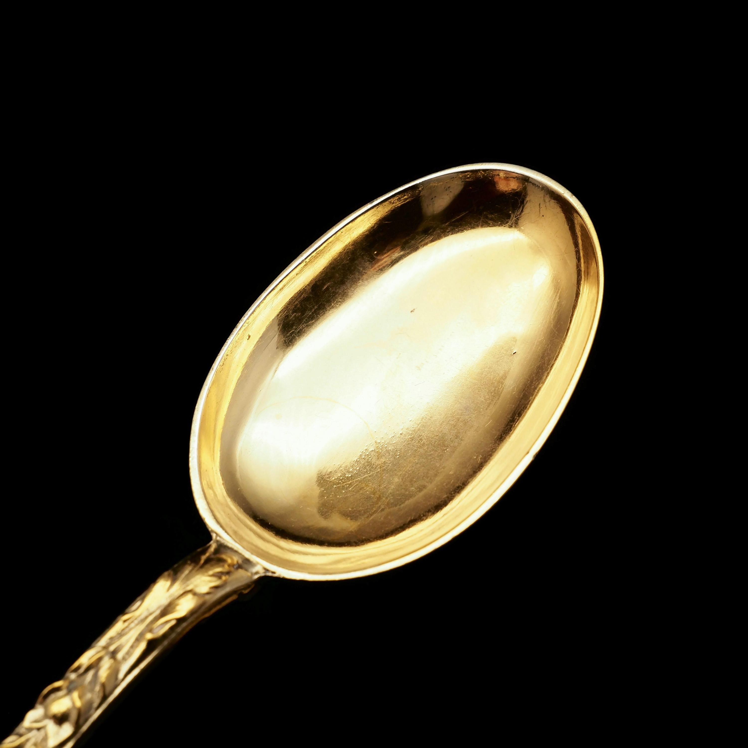 Antique Set of 4 Solid Silver Gilt Spoons Highly Embossed, Henry William Curry In Good Condition For Sale In London, GB
