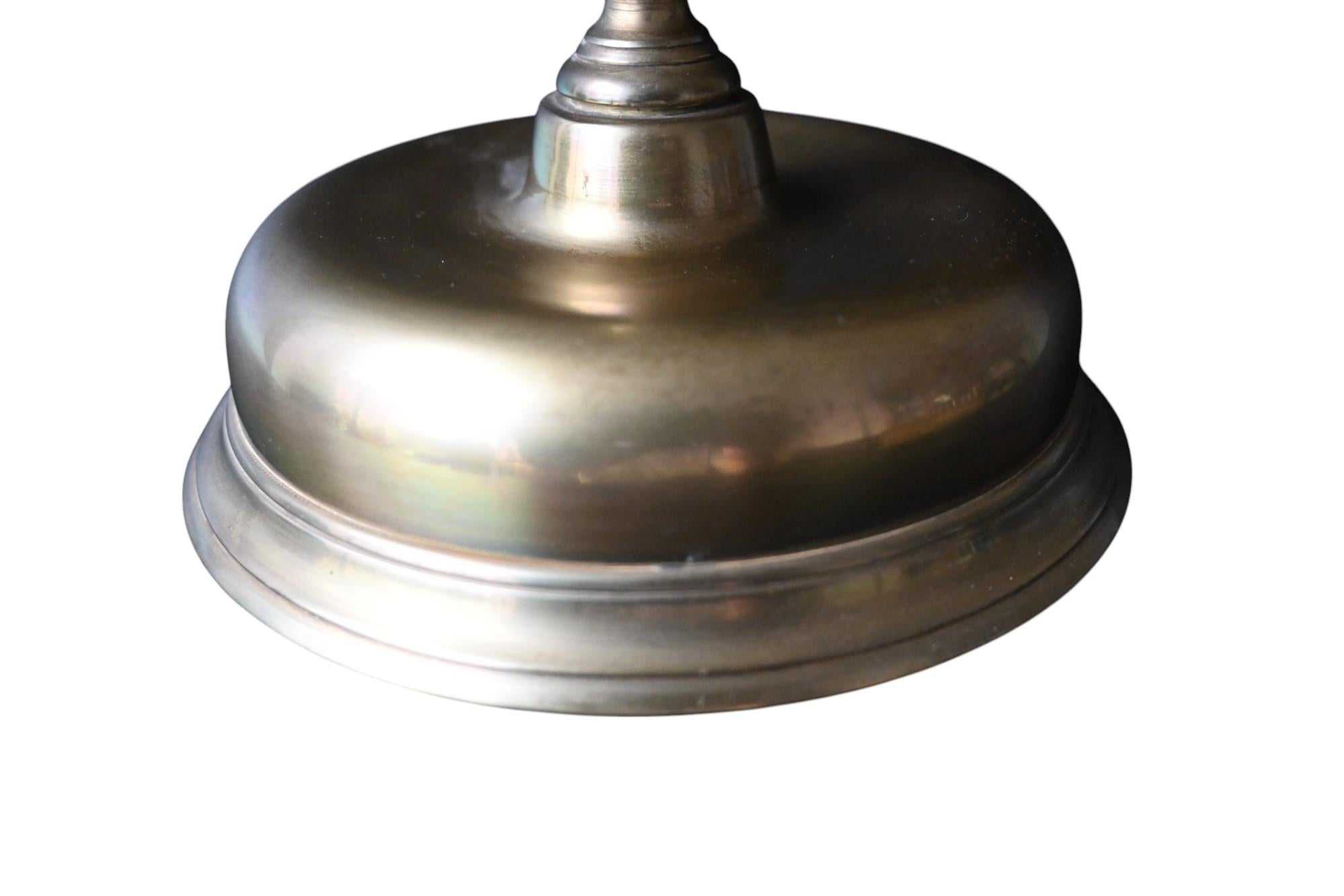 Ottone Antico set di 4 candelieri spagnoli in ottone del XVII secolo in vendita