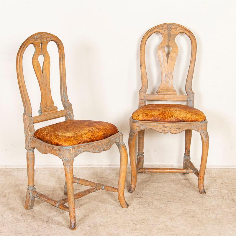 Antique Set of 4 Swedish Rococo Period Chairs with Vintage Leather Seats In Good Condition In Round Top, TX