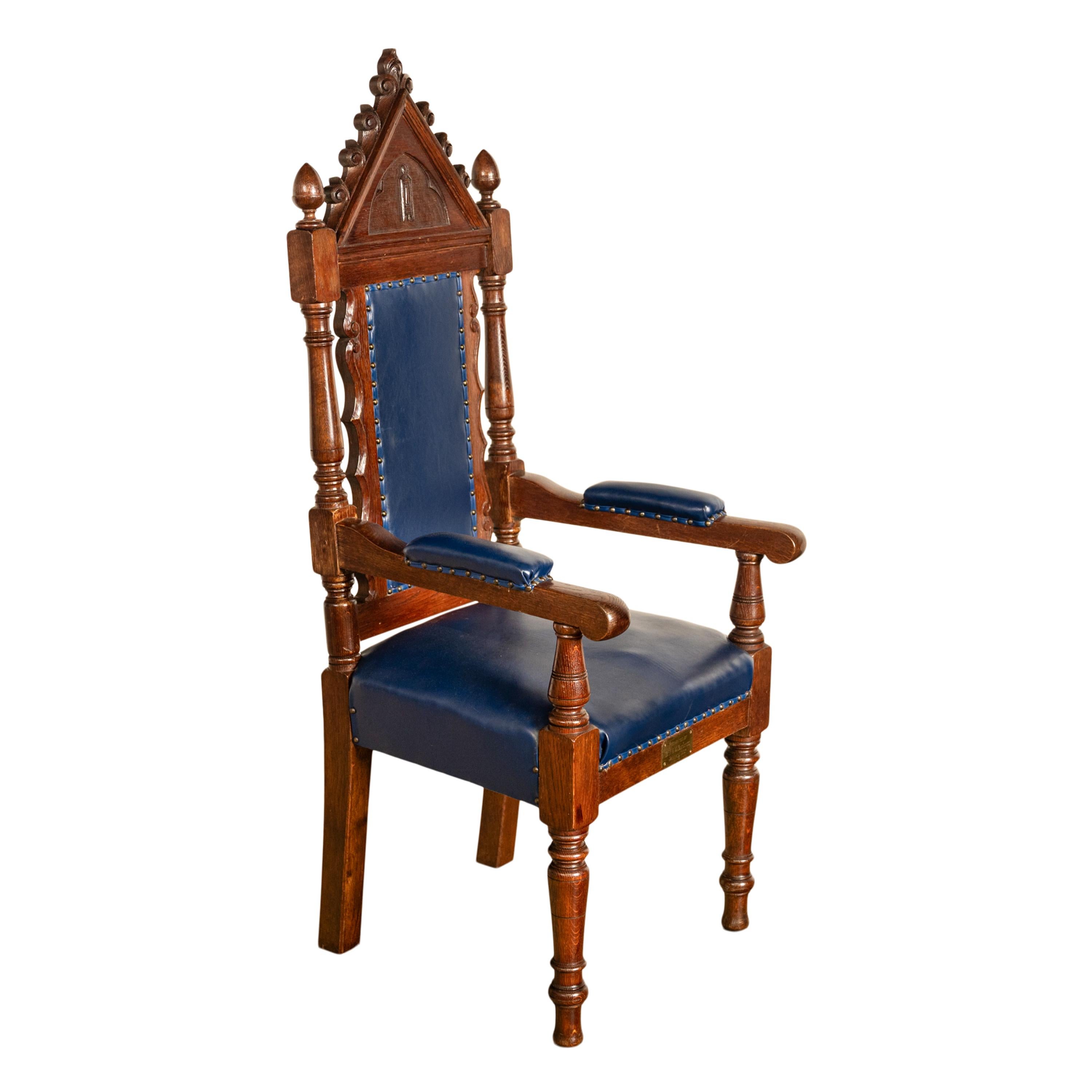 Ensemble antique de 5 chaises trônes irlandaises maçonniques de style néo-gothique en ch�êne et cuir 1900 4