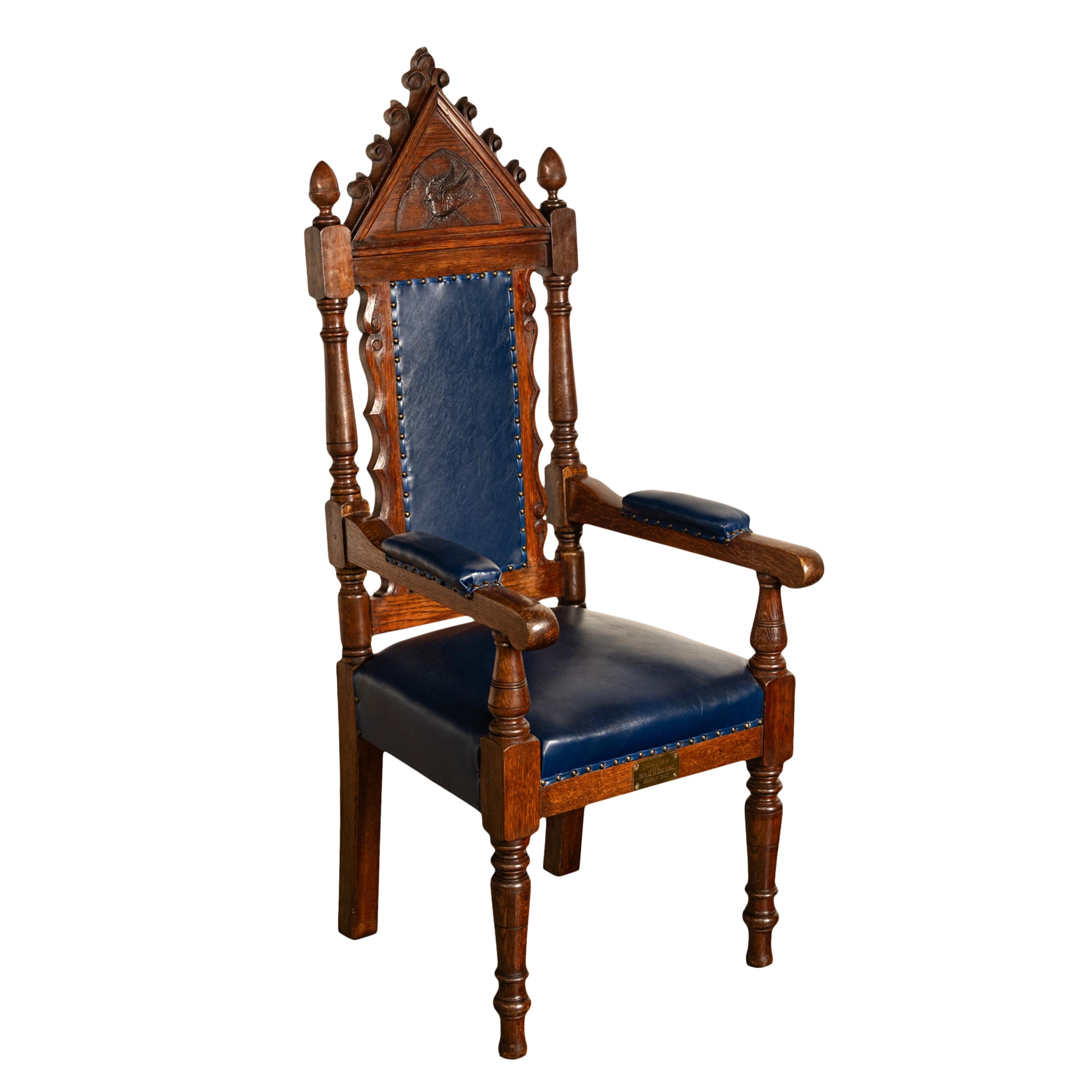 Ensemble antique de 5 chaises trônes irlandaises maçonniques de style néo-gothique en chêne et cuir 1900 10