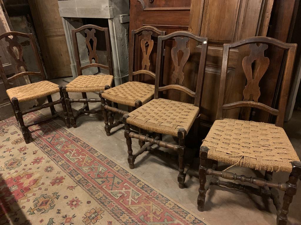 Hand-Carved Antique Set of 6 Brown Walnut Chairs, with Woven Straw Seat, 1700, Italy