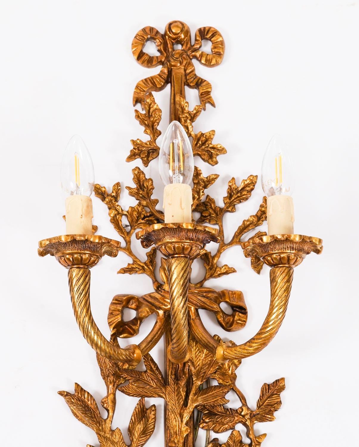 Antique Ensemble de 6 appliques en bronze doré à 3 branches de style néo-louisianais 20ème siècle en vente 4