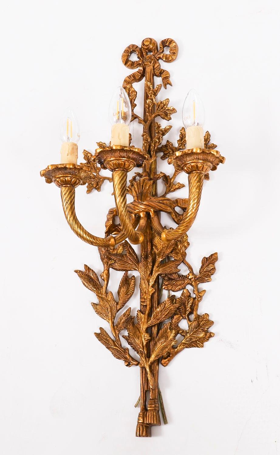 Antique Ensemble de 6 appliques en bronze doré à 3 branches de style néo-louisianais 20ème siècle en vente 7