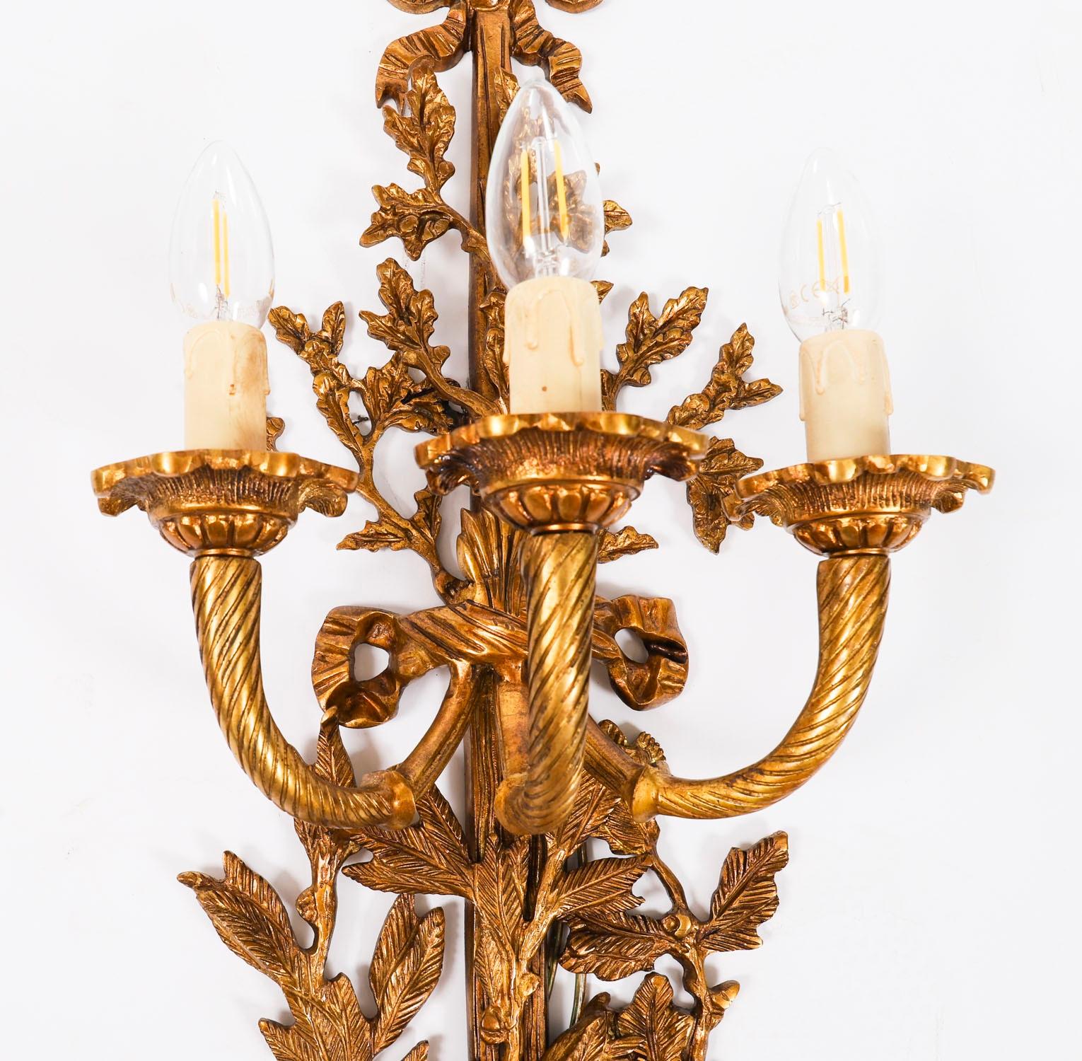 Antique Ensemble de 6 appliques en bronze doré à 3 branches de style néo-louisianais 20ème siècle en vente 8
