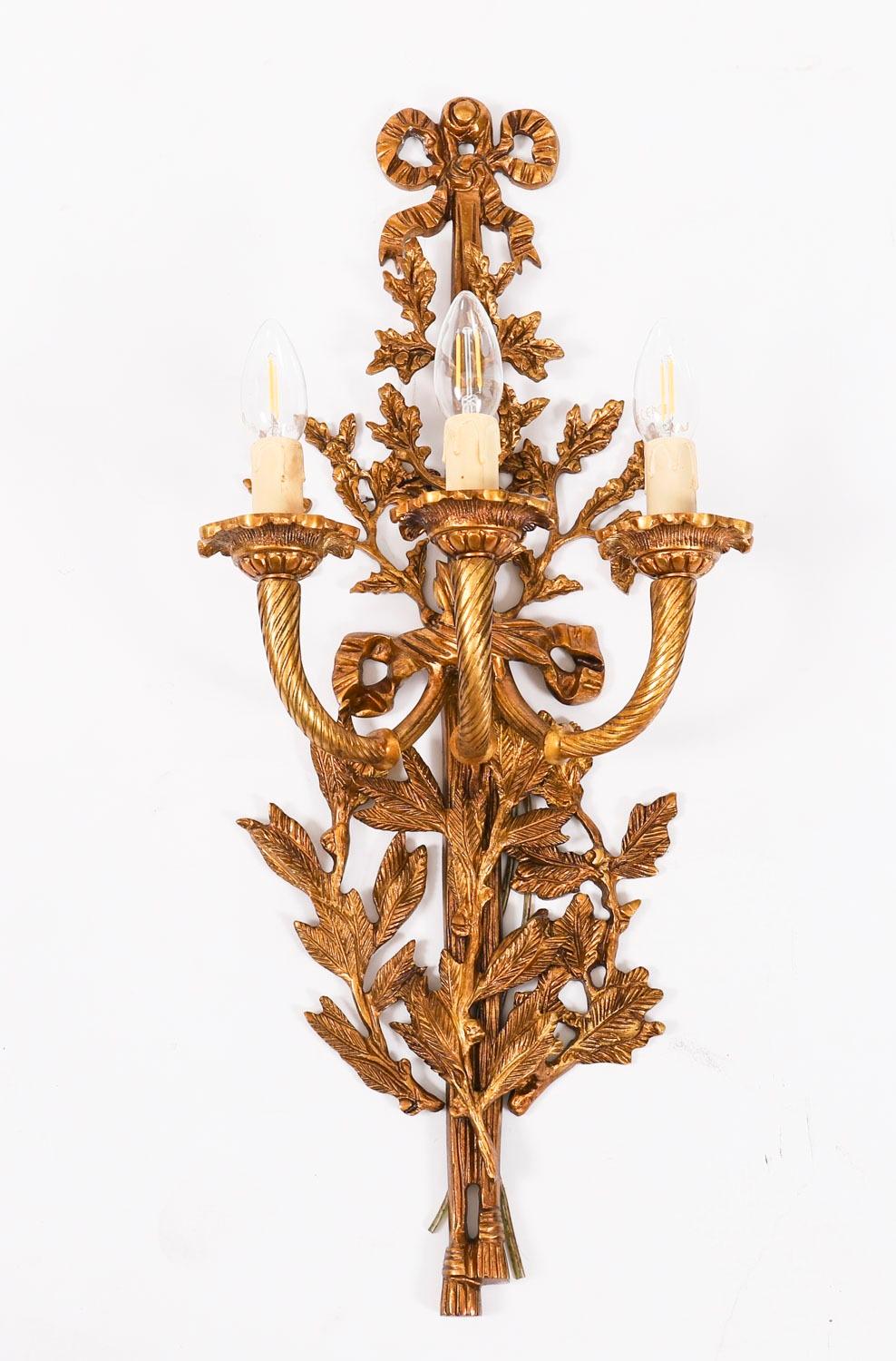 Antique Ensemble de 6 appliques en bronze doré à 3 branches de style néo-louisianais 20ème siècle Bon état - En vente à London, GB