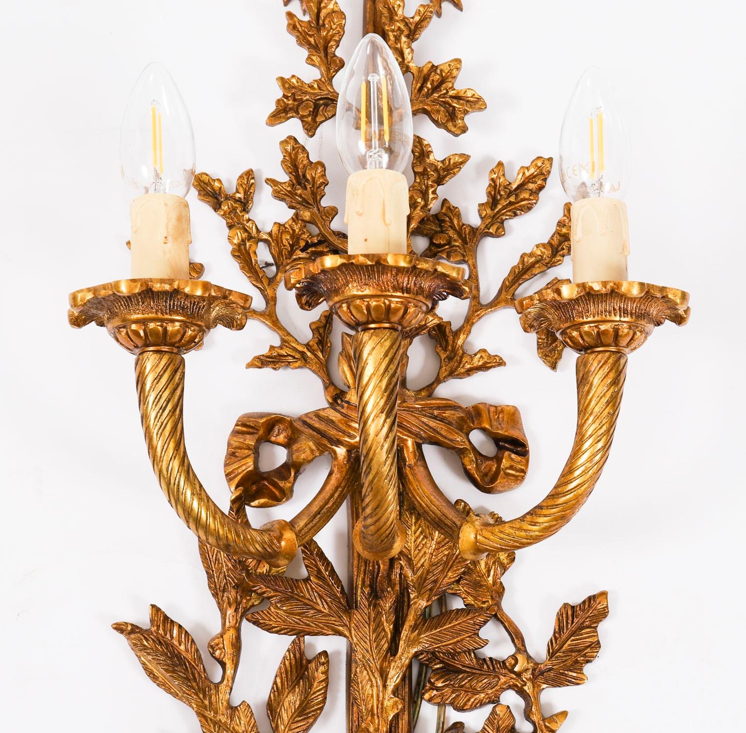 Antique Ensemble de 6 appliques en bronze doré à 3 branches de style néo-louisianais 20ème siècle en vente 1