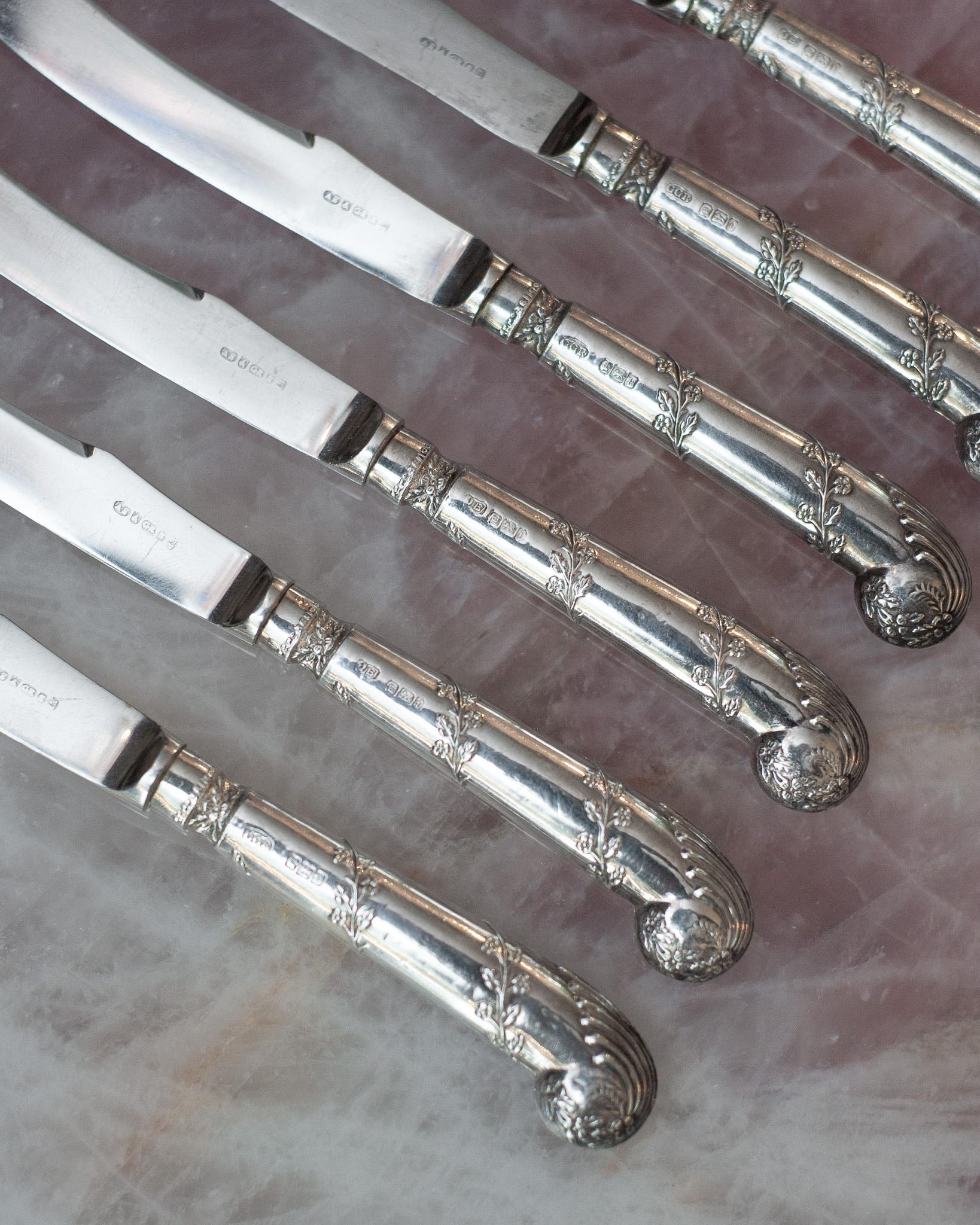 Anglais Ensemble ancien de 6 couteaux à beurre en argent sterling Sheffield avec poignées pistolet en vente